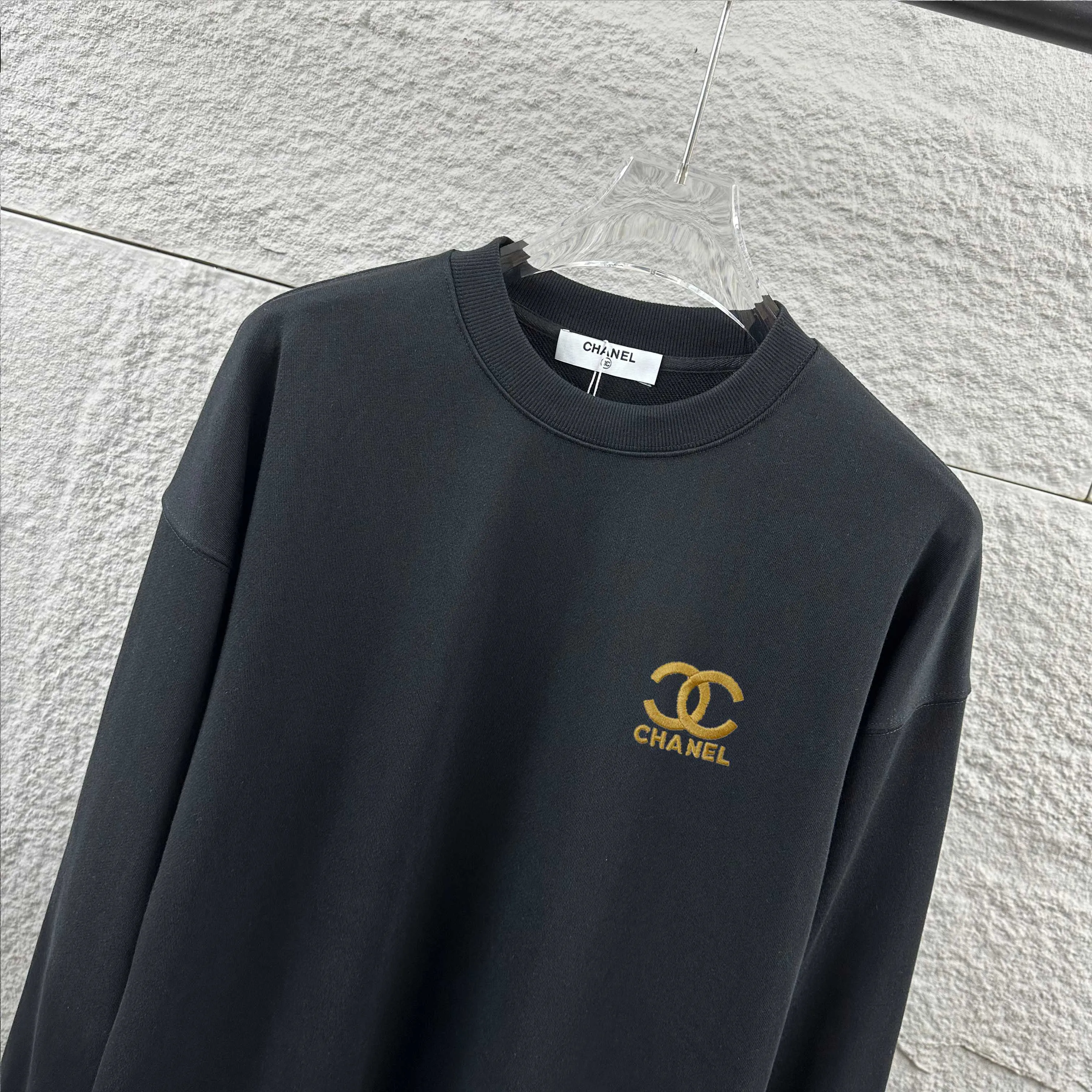 🅿️250 Chane*Chanel*er 2025 early autumn and winter new style, classic letter totem cross embroidery, custom terry fabric, long-sleeved round neck sweatshirt, same style for men and women. Size: S (90-130 pounds) M (120-150 pounds) L (140-165 pounds) XL (160-180 pounds) XXL (180-210 pounds) Color: black white