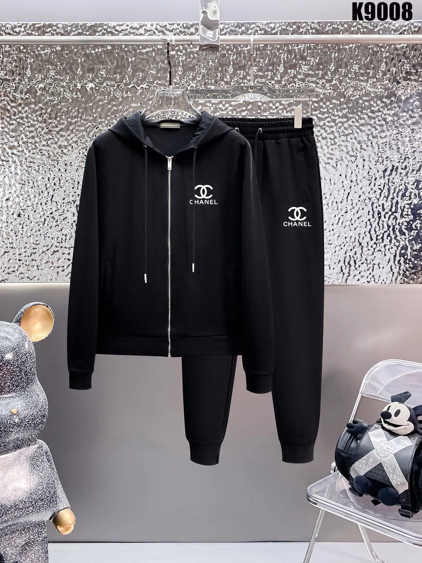 🅿️420 [CHANEL Chanel] (Fat Man Gospel) hot-selling suit is coming. Focus on the original version of the official website. 2025 new hot-selling cardigan and sweatshirt suit. The original order is the best. 🇭🇰The meticulous work of top designers. Just for a fitting and perfect upper body effect. All-natural high-quality Roman cotton 100%, close-fitting comfort, noble and elegant! Original hardware embodies elegance and nobility! Counter size: M-5XL (maximum wear up to 220 pounds)