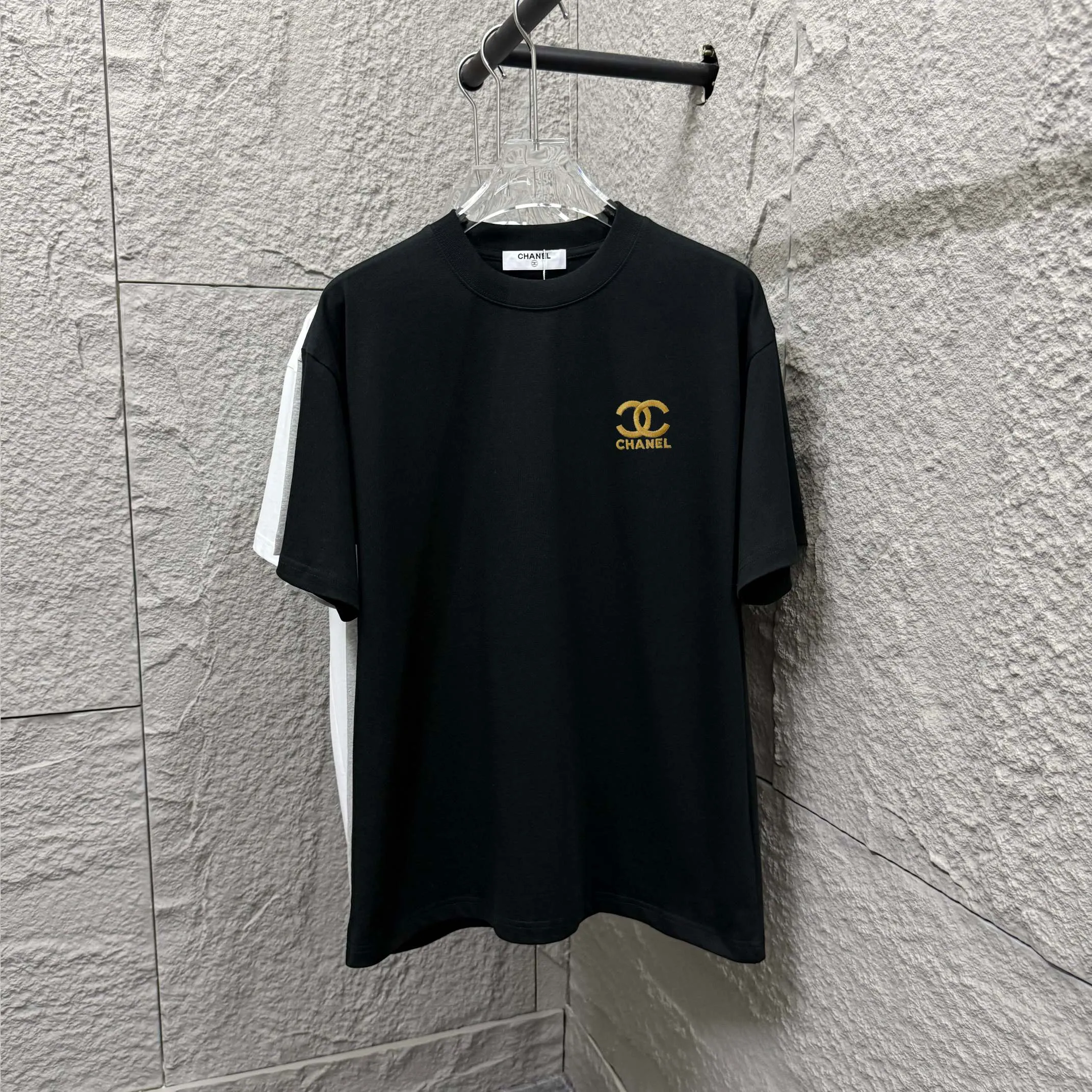 🅿️180 Chane*Chanel*2025 spring and summer new style Classic letter totem embroidery Customized double yarn plain cotton fabric Short-sleeved T-shirt Uniform for men and women Size: S (90-130 catties) M (120-150 catties) L (140-165 catties) XL (160-180 catties) XXL (180-210 catties) Color: Black white
