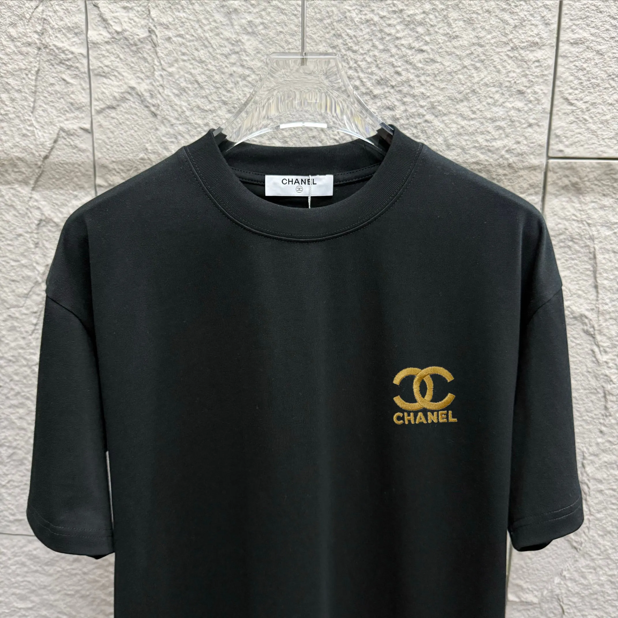 🅿️180 Chane*Chanel*2025 spring and summer new style Classic letter totem embroidery Customized double yarn plain cotton fabric Short-sleeved T-shirt Uniform for men and women Size: S (90-130 catties) M (120-150 catties) L (140-165 catties) XL (160-180 catties) XXL (180-210 catties) Color: Black white