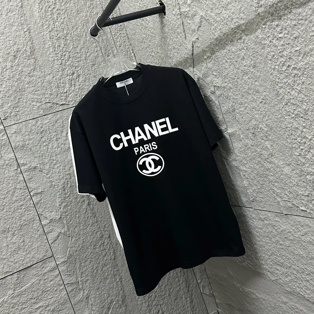 🅿️180 CHANE*Chanel*er 2025 spring and summer new style Classic totem paris letters Three-dimensional silicone technology Customized double yarn plain cotton fabric Short-sleeved T-shirt Unisex Color: Black White Size: S (90-130 pounds) M (120-150 pounds) L (140-165 pounds) XL (160-180 pounds) XXL (180-210 pounds)