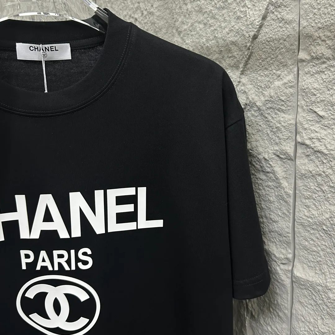 🅿️180 CHANE*Chanel*er 2025 spring and summer new style Classic totem paris letters Three-dimensional silicone technology Customized double yarn plain cotton fabric Short-sleeved T-shirt Unisex Color: Black White Size: S (90-130 pounds) M (120-150 pounds) L (140-165 pounds) XL (160-180 pounds) XXL (180-210 pounds)