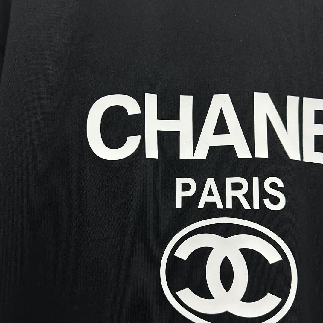 🅿️180 CHANE*Chanel*er 2025 spring and summer new style Classic totem paris letters Three-dimensional silicone technology Customized double yarn plain cotton fabric Short-sleeved T-shirt Unisex Color: Black White Size: S (90-130 pounds) M (120-150 pounds) L (140-165 pounds) XL (160-180 pounds) XXL (180-210 pounds)
