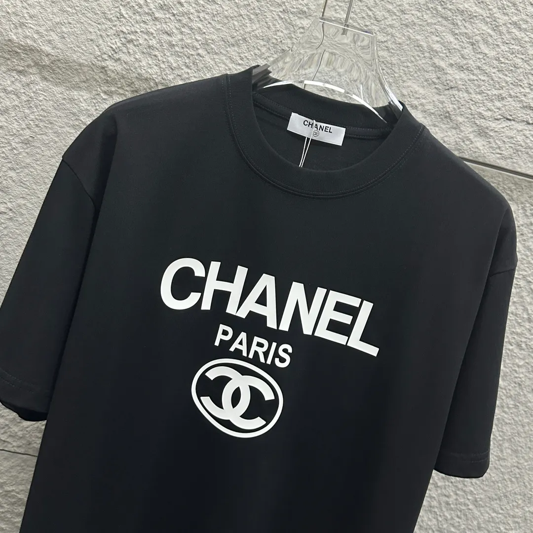 🅿️180 CHANE*Chanel*er 2025 spring and summer new style Classic totem paris letters Three-dimensional silicone technology Customized double yarn plain cotton fabric Short-sleeved T-shirt Unisex Color: Black White Size: S (90-130 pounds) M (120-150 pounds) L (140-165 pounds) XL (160-180 pounds) XXL (180-210 pounds)