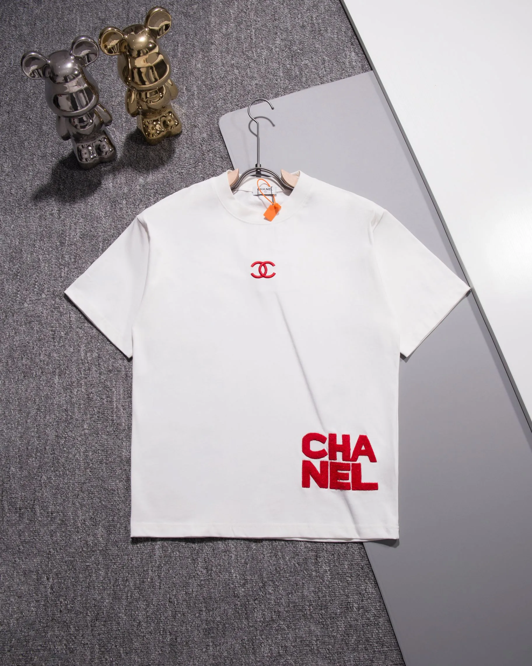 🅿️210 CHANEL Round neck short-sleeved T-shirt, towel embroidered letter LOGO🪡 small label logo, official synchronization, 1:1 original mold opening, fashion personality, versatile trend, pure original quality, original washed fabric, tag, collar label, washed wheat, three complete labels, color: black, white. Size: S M L XL