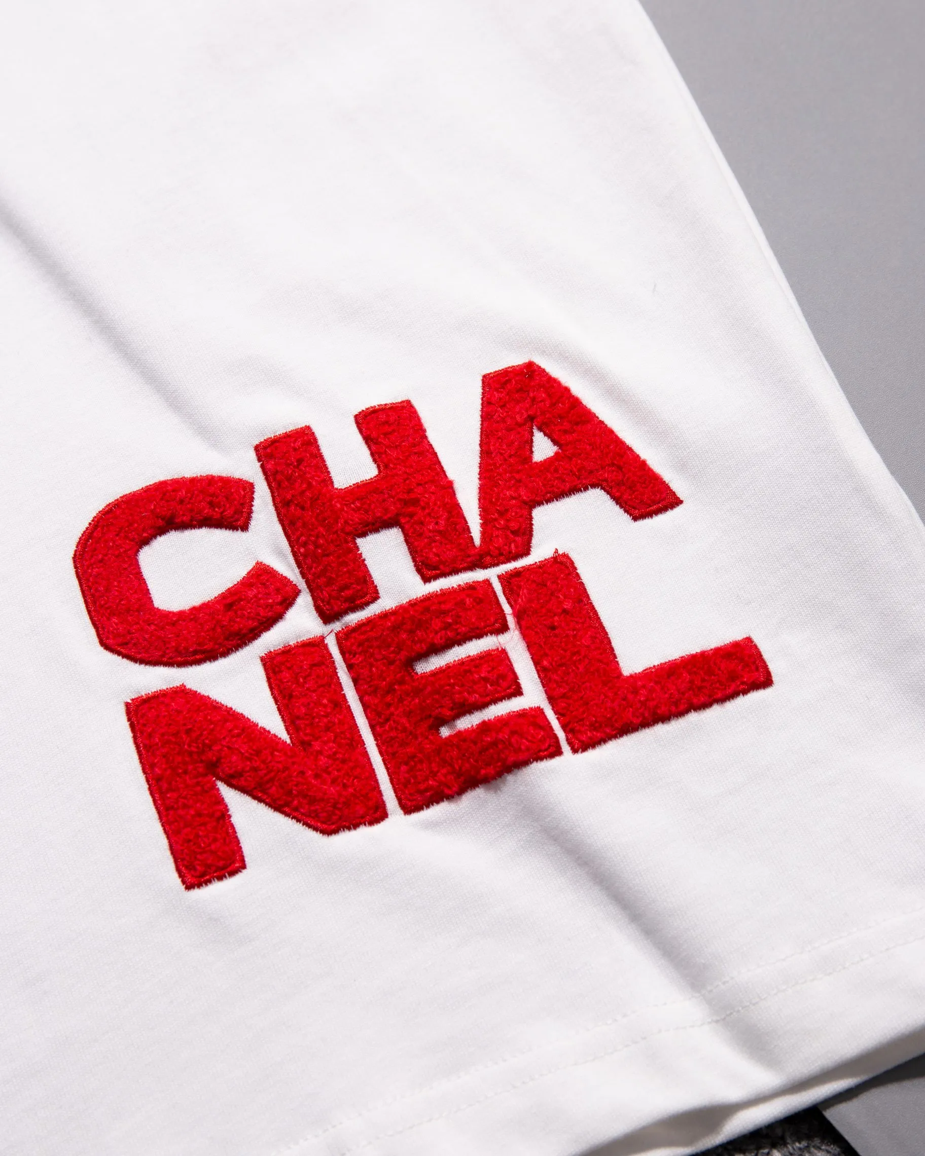 🅿️210 CHANEL Round neck short-sleeved T-shirt, towel embroidered letter LOGO🪡 small label logo, official synchronization, 1:1 original mold opening, fashion personality, versatile trend, pure original quality, original washed fabric, tag, collar label, washed wheat, three complete labels, color: black, white. Size: S M L XL