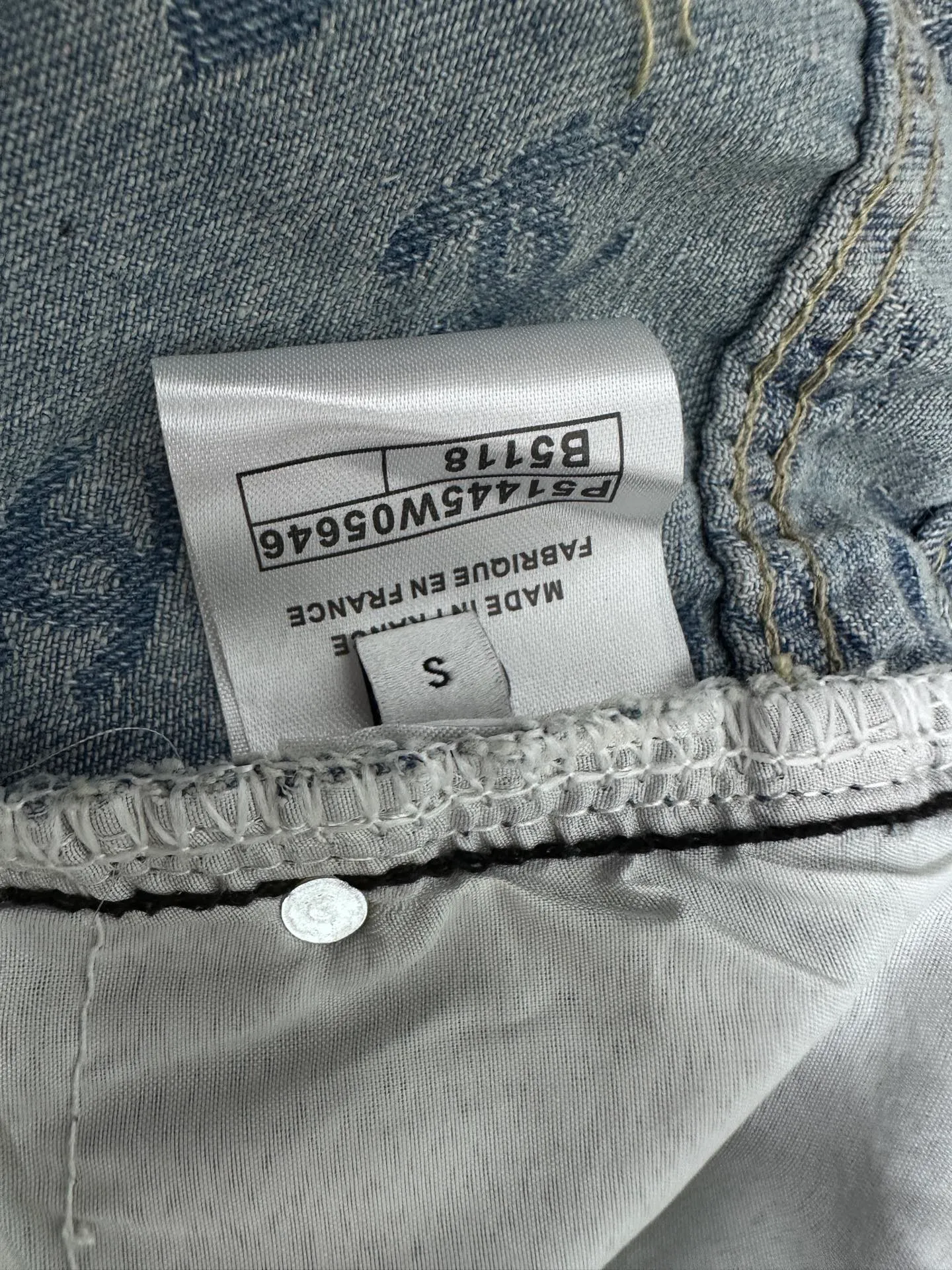 🅿️250 [Chanel] Xiaoxiang all-over printed denim trousers. Lazy style, fashionable and versatile. These jeans are really cool with wide legs. They cover the flesh and trim the crotch. It is good news for girls with voluptuous muscles. This highly recognizable style has a high rate of return. It must be a popular item this year. Size: XS-L