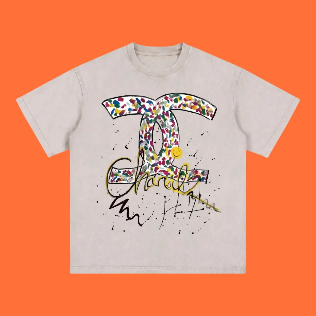 🅿️200 (profit from cooperation) High-end quality Chanel 2025 Fall Spring and Summer Series Double C graffiti art short-sleeved T-shirt Adopt imported Kornit digital direct-injection printing Custom-dyed high-quality trendy brand 26-count double yarn 100% washed 300G Ready-made garments dyed ➕ washed and stir-fried snow OS loose version Unisex size: S.M.L.XL.2XL
