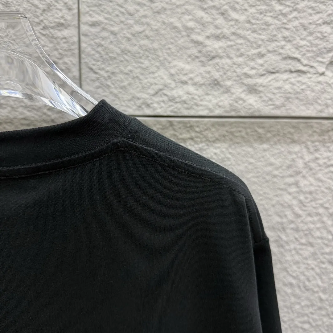 🅿️180 CHANE*Chanel*er 2025 spring and summer new style Classic letter printing Big flower personalized signature printing on the back Customized double yarn plain cotton fabric Short-sleeved T-shirt Unisex Size: S (90-130 catties) M (120-150 catties) L (140-165 catties) XL (160-180 catties) XXL (180-210 pounds) Color: black white