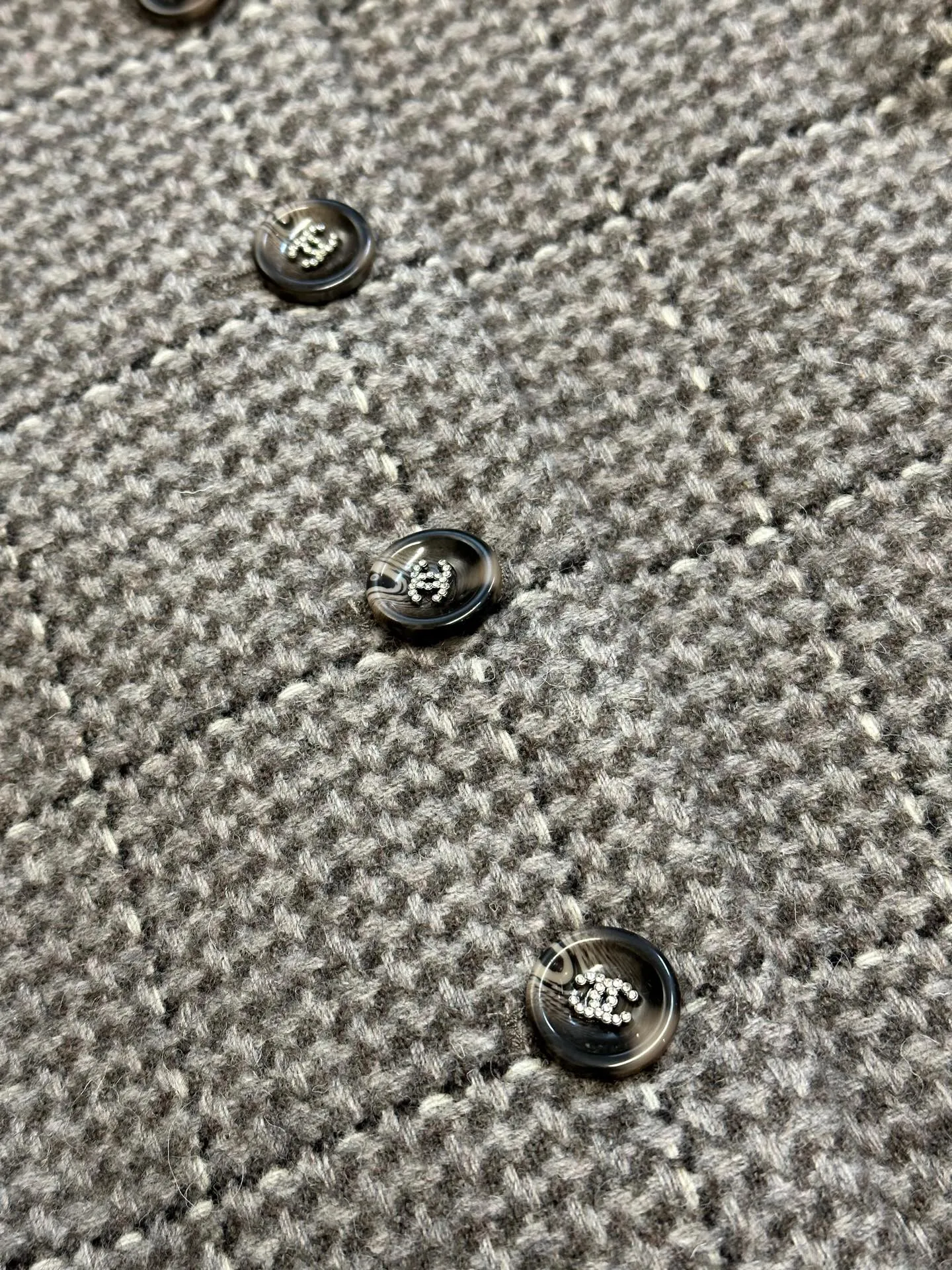 🅿️1400 Chanel tweed jacket, the same style as G-Dragon~ Customized high-end floral gray, plaid lapel small fragrant long coat, matched with a belt, high-end temperament!  size: 36.38.40