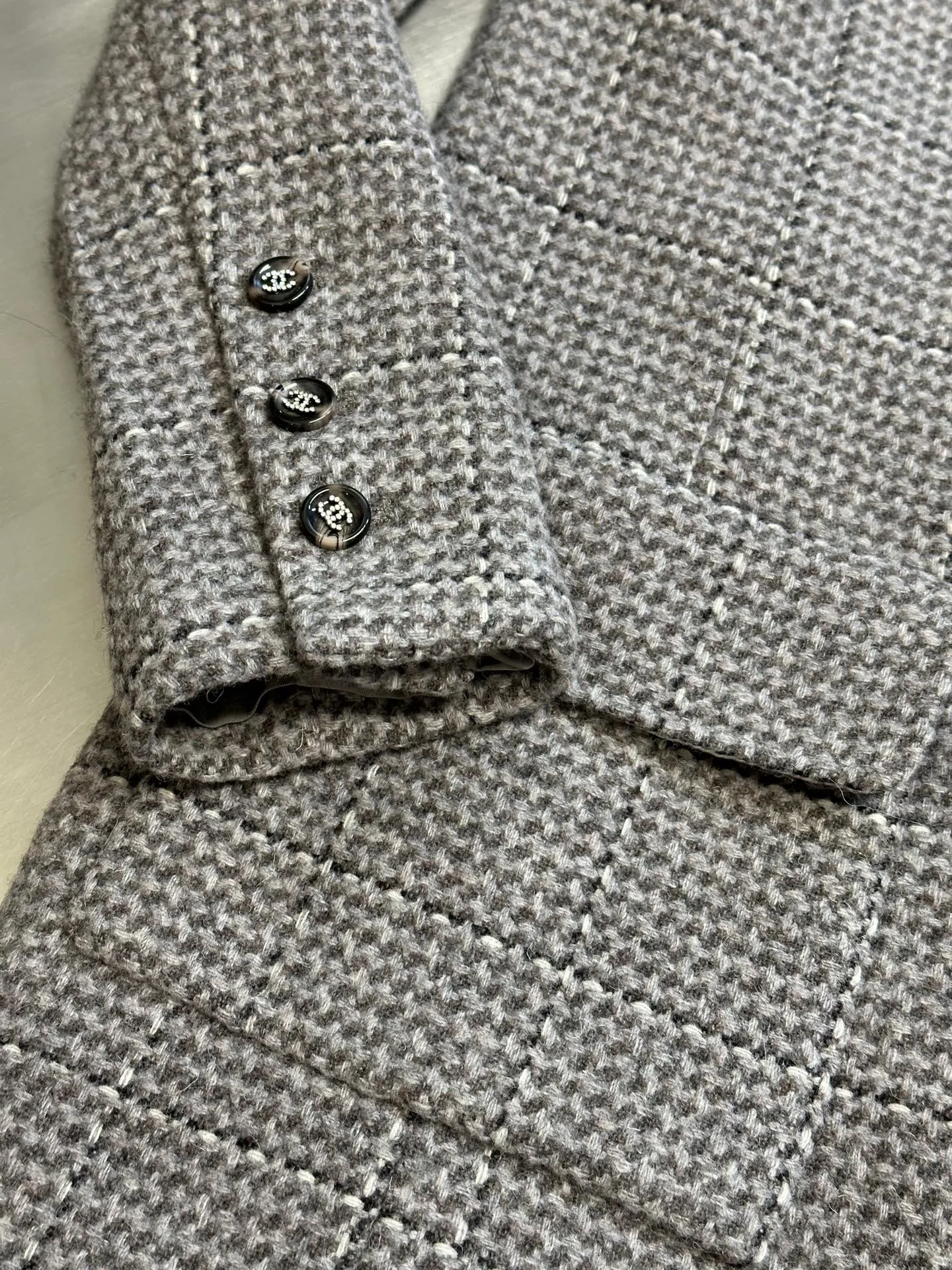 🅿️1400 Chanel tweed jacket, the same style as G-Dragon~ Customized high-end floral gray, plaid lapel small fragrant long coat, matched with a belt, high-end temperament!  size: 36.38.40