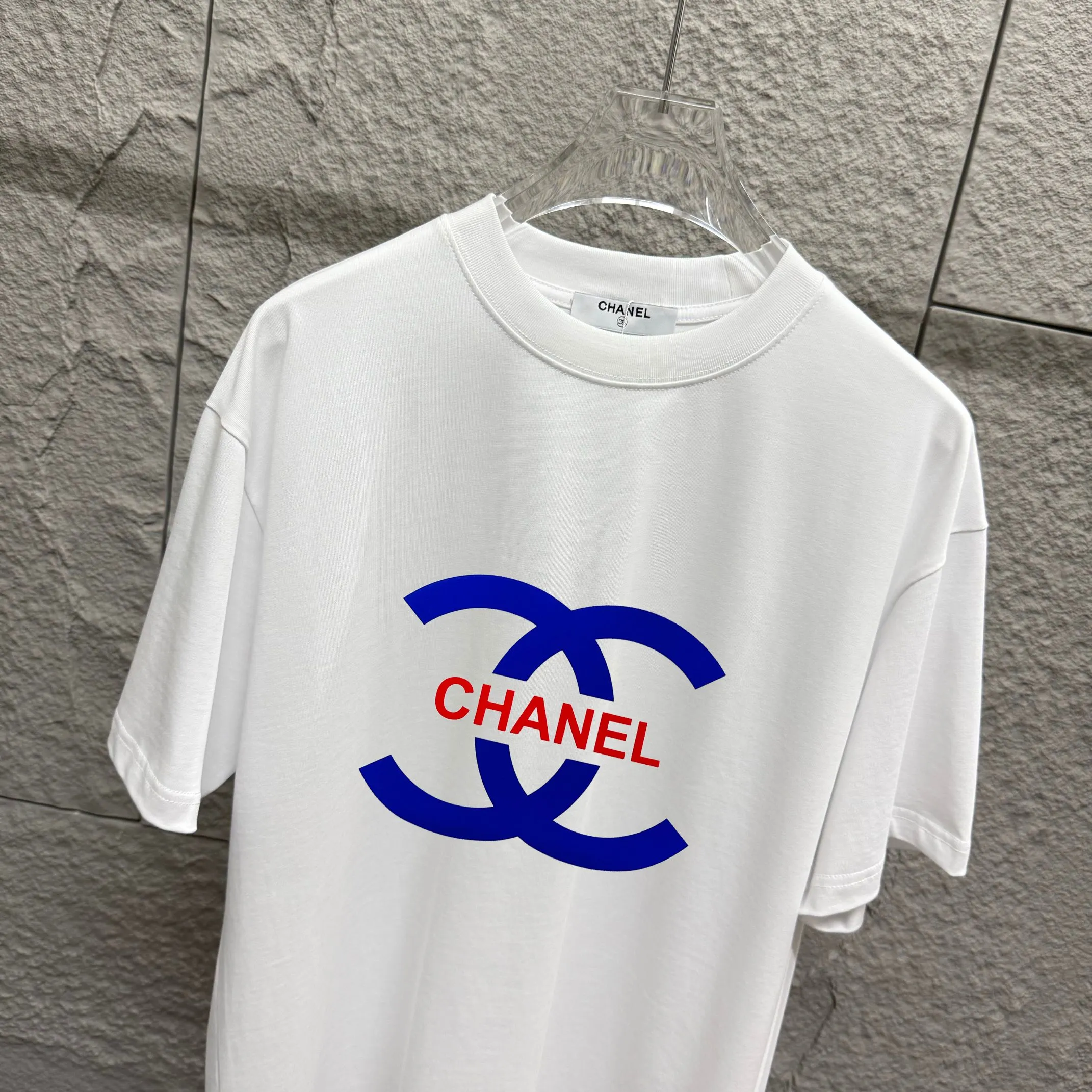 🅿️180 CHANE*Chanel*er 2025 spring and summer new style Classic letter totem Three-dimensional flocking technology Customized double yarn plain cotton fabric Short-sleeved T-shirt Uniform style for men and women Color: black white Size: S (90-130 pounds) M (120-150 pounds) L (140-165 pounds) XL (160-180 pounds) XXL (180-210 pounds)