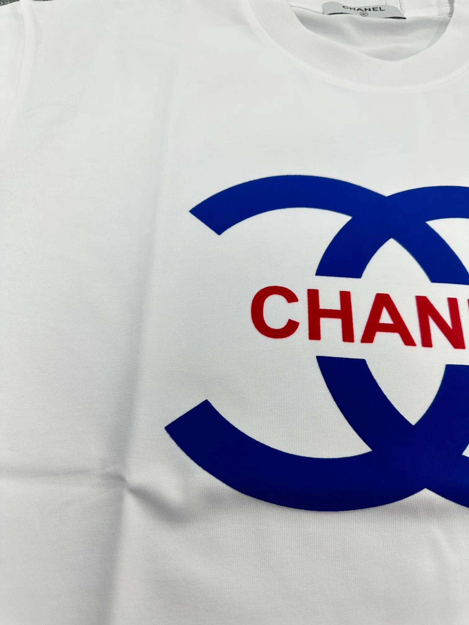 🅿️180 CHANE*Chanel*er 2025 spring and summer new style Classic letter totem Three-dimensional flocking technology Customized double yarn plain cotton fabric Short-sleeved T-shirt Uniform style for men and women Color: black white Size: S (90-130 pounds) M (120-150 pounds) L (140-165 pounds) XL (160-180 pounds) XXL (180-210 pounds)