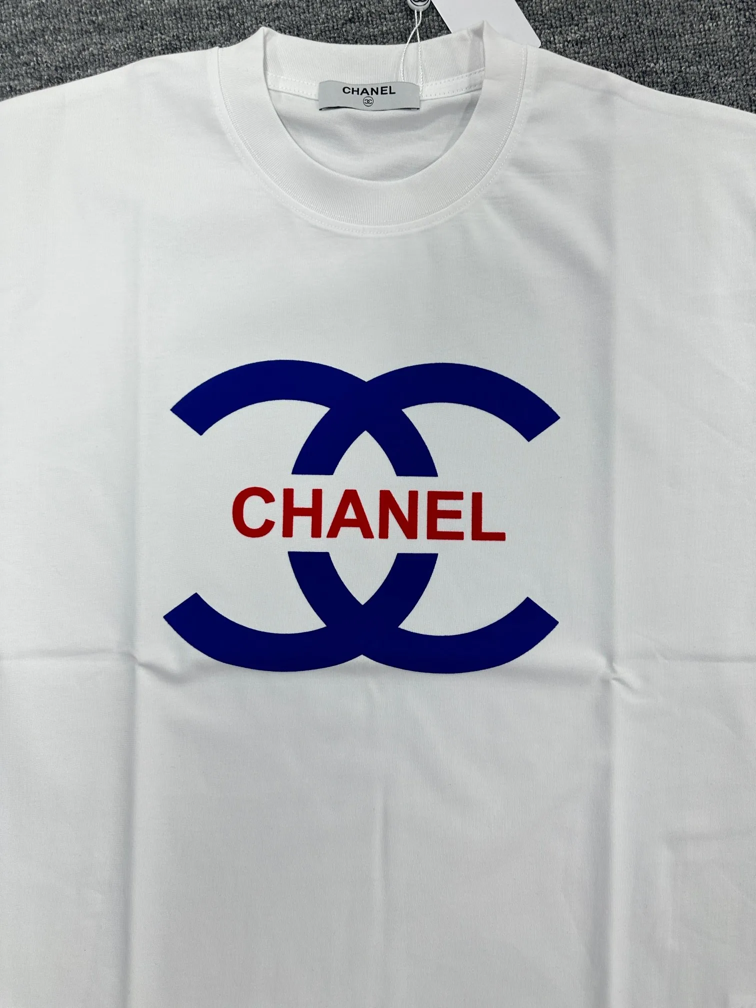 🅿️180 CHANE*Chanel*er 2025 spring and summer new style Classic letter totem Three-dimensional flocking technology Customized double yarn plain cotton fabric Short-sleeved T-shirt Uniform style for men and women Color: black white Size: S (90-130 pounds) M (120-150 pounds) L (140-165 pounds) XL (160-180 pounds) XXL (180-210 pounds)