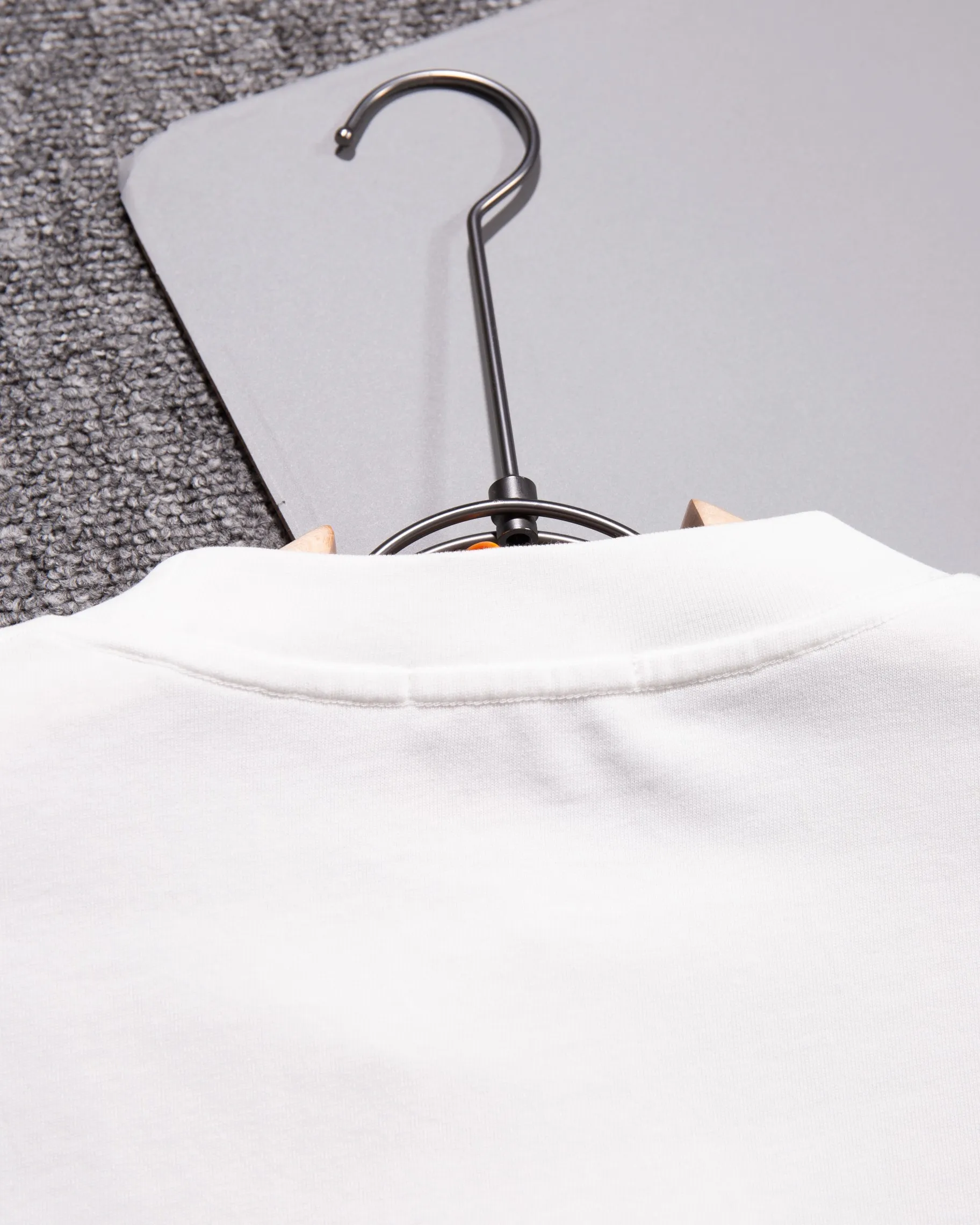 🅿️200 CHANEL Chanel round neck short-sleeved T-shirt embroidered 🪡 small label LOGO official synchronization 1:1 original mold opening fashion personality versatile trend pure original quality original washed fabrics hang tag collar label washed wheat three labels complete Color: Black. White. Size: S M L XL