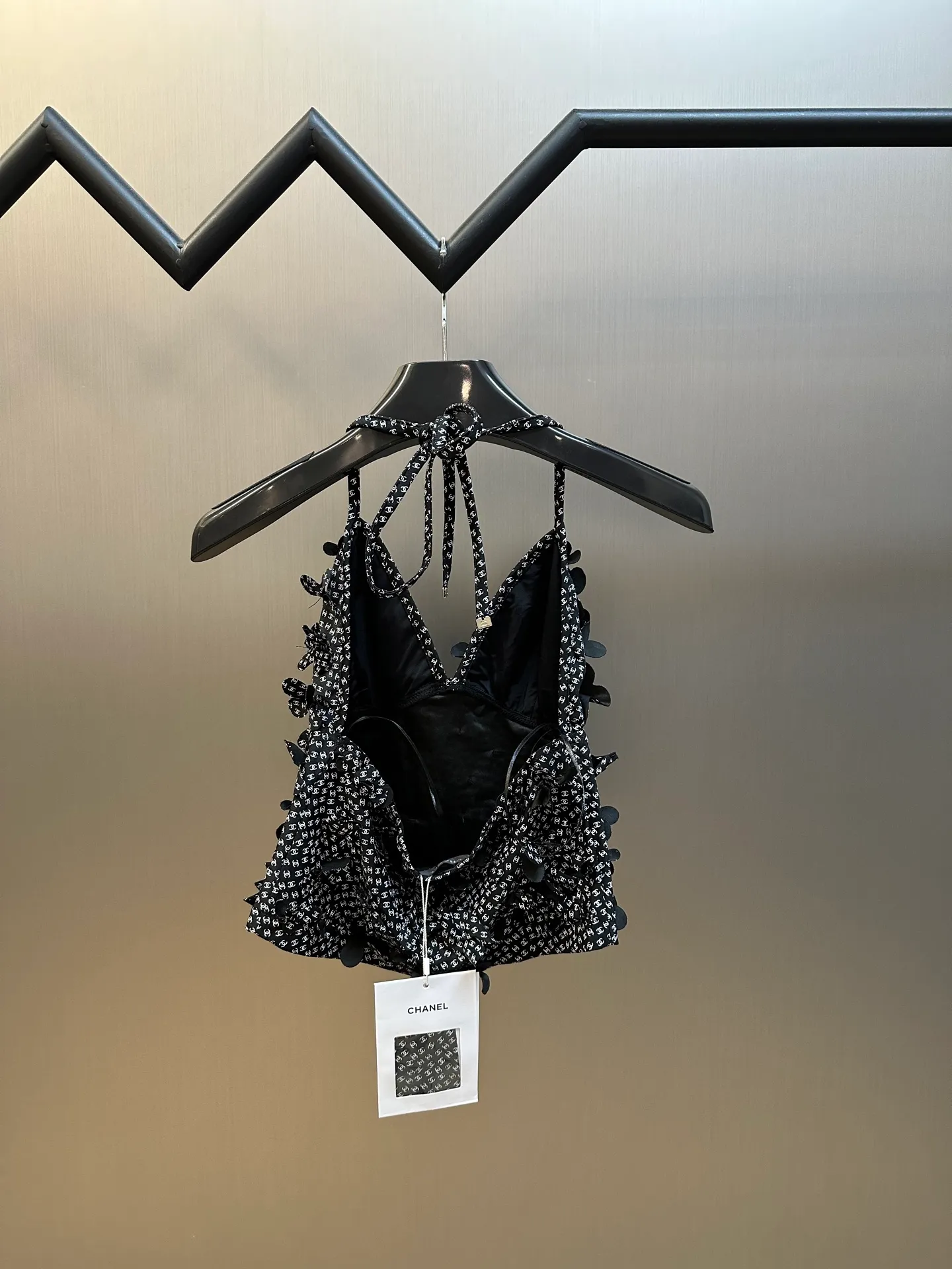 A set 🅿️920 (the set is not sold separately) Chanel beach style floral suit with small suspenders and short skirt, heavy craftsmanship, each flower is sewn by hand!  size：s m l