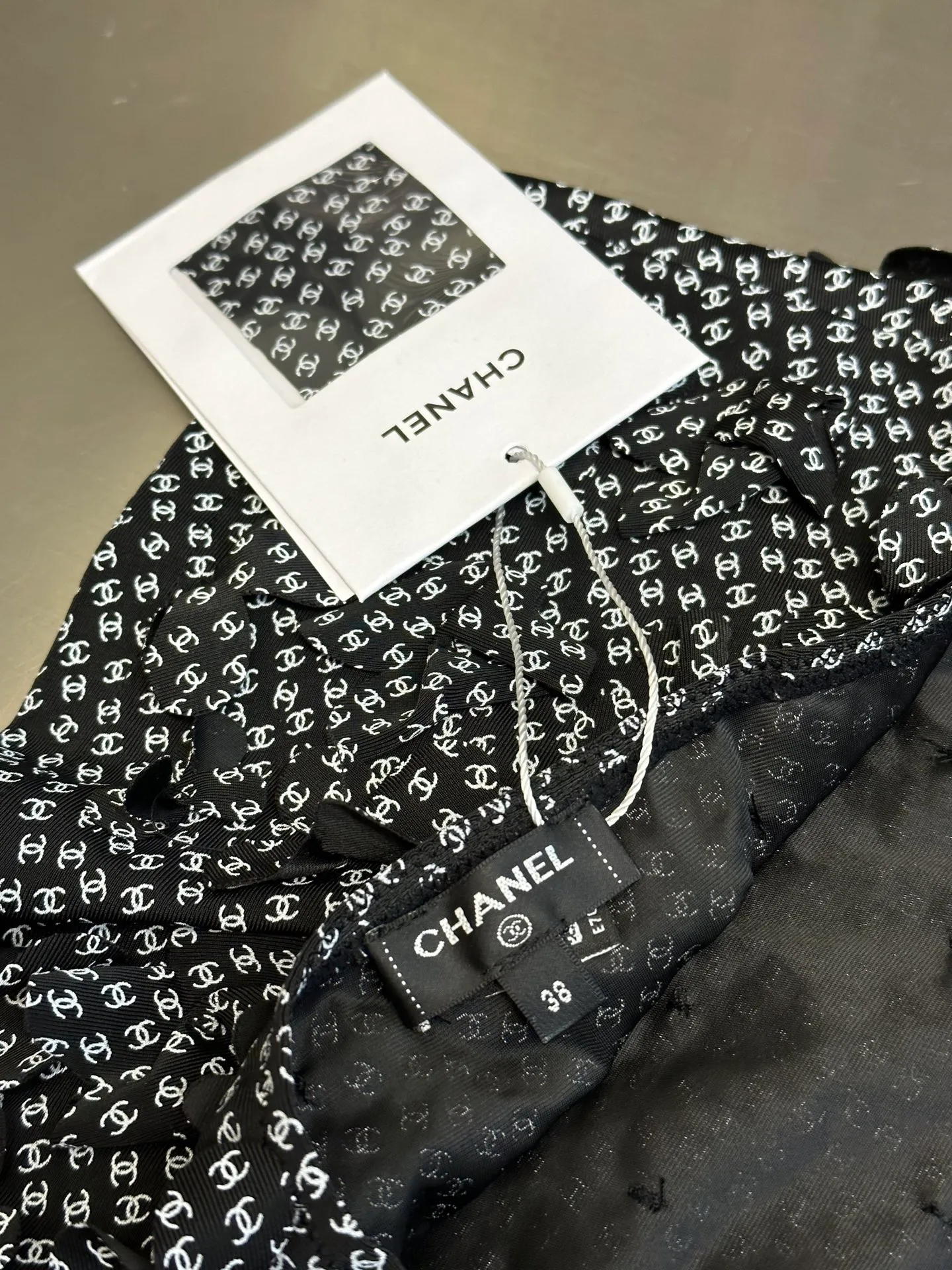 A set 🅿️920 (the set is not sold separately) Chanel beach style floral suit with small suspenders and short skirt, heavy craftsmanship, each flower is sewn by hand!  size：s m l