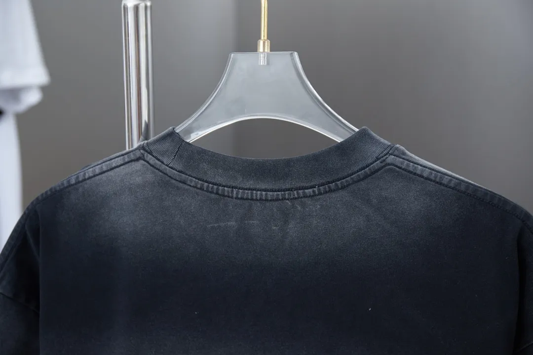 🅿️230 CHAN Xiaoxiangfeng 25SS early spring new style, flocked double C hot-drilled short sleeves, light luxury, essential item for daily commuting for men and women, correct version, welcome to compare, detailed features · 280g 100% pure cotton double yarn jersey fabric · Custom dyed in the same vat, special thickened 32 pieces double-strand 1X1 thread · Three-dimensional beautiful velvet double C letter logo➕Silver edge cutting➕Australian imported diamonds · Ready-made garments are dyed, then faded and fried with snowflakes, then washed to make them look old · Common washing improves the effect · Double-needle stitching and seam-crossing process · Original main mark, washed tag, branded moisture-proof paper packaging Color: black/white Size: S/M/L/XL