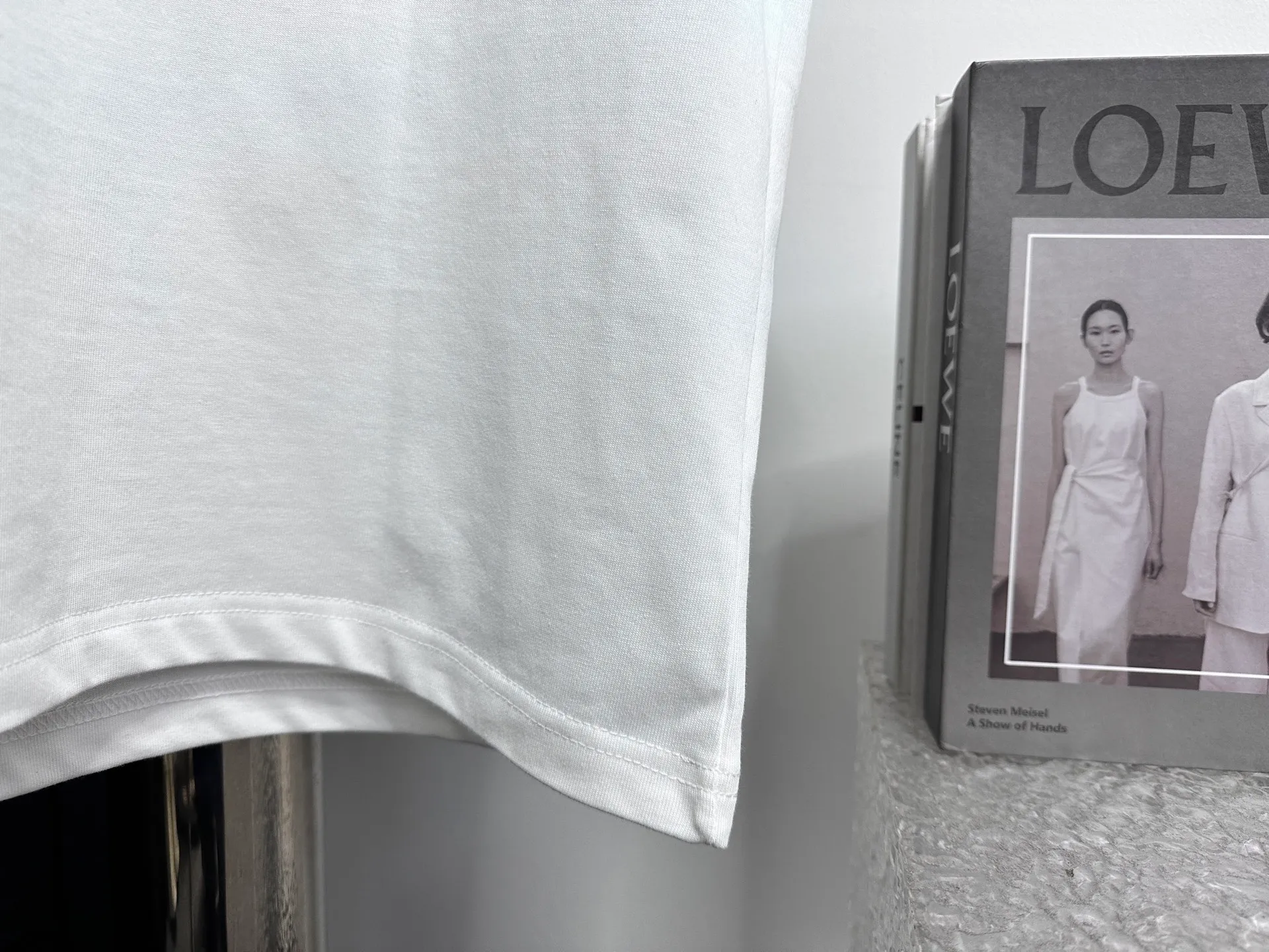 🅿️180 【ChaneL】Xiaoxiangfeng 25ss new round neck T-shirt. Pure cotton fabric, washed, soft and skin-friendly. The workmanship is meticulous, the thickness is moderate, the shape is simple and refined, independent and elegant. The same style for men and women, loose fit, fashionable and versatile for all ages. Color: Black White Size: S-XL