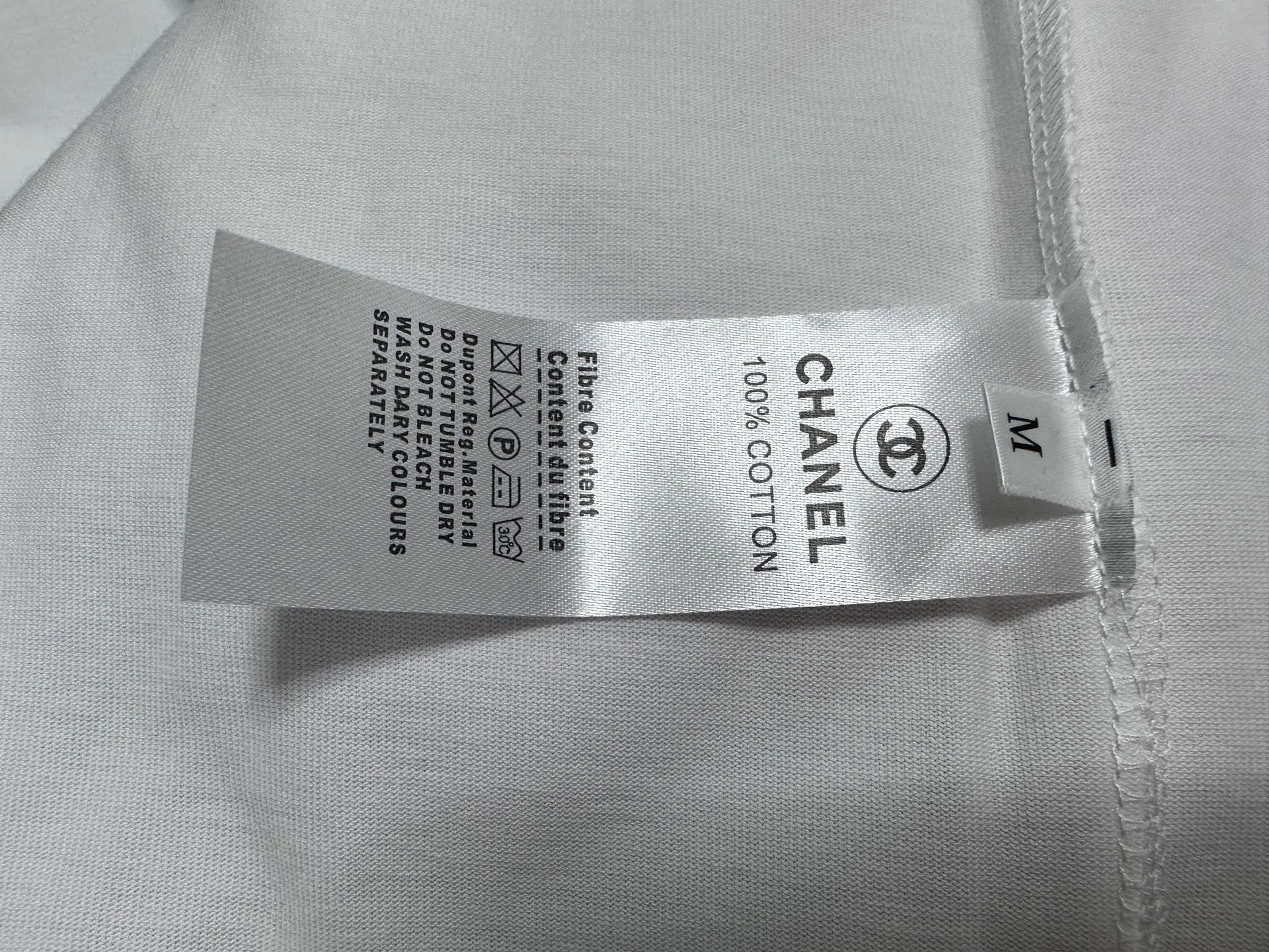 🅿️180 【ChaneL】Xiaoxiangfeng 25ss new round neck T-shirt. Pure cotton fabric, washed, soft and skin-friendly. The workmanship is meticulous, the thickness is moderate, the shape is simple and refined, independent and elegant. The same style for men and women, loose fit, fashionable and versatile for all ages. Color: Black White Size: S-XL
