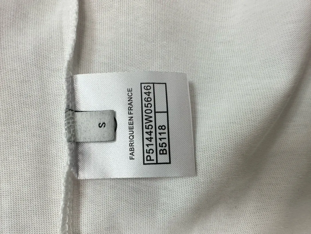 🅿️170 【ChaneL】Xiaoxiangfeng 25ss new round neck T-shirt. Pure cotton fabric, washed, soft and skin-friendly. The workmanship is meticulous, the thickness is moderate, the shape is simple and refined, independent and elegant. The same style for men and women, loose fit, fashionable and versatile for all ages. Color: Black White Size: XS-L