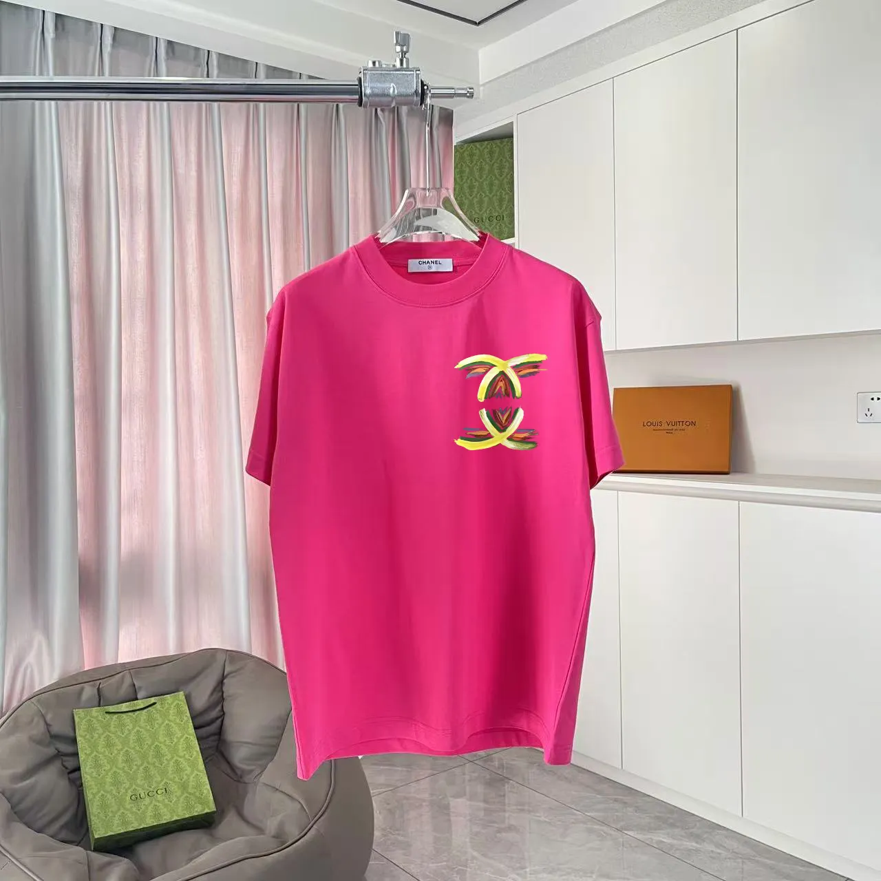 🅿️180 CHANEL 2025 spring and summer new style Double C letter logo printing short-sleeved T-shirt Customized fabric 300g Same style for men and women Size: S M L XL XXL five codes Color: black white pink rose red