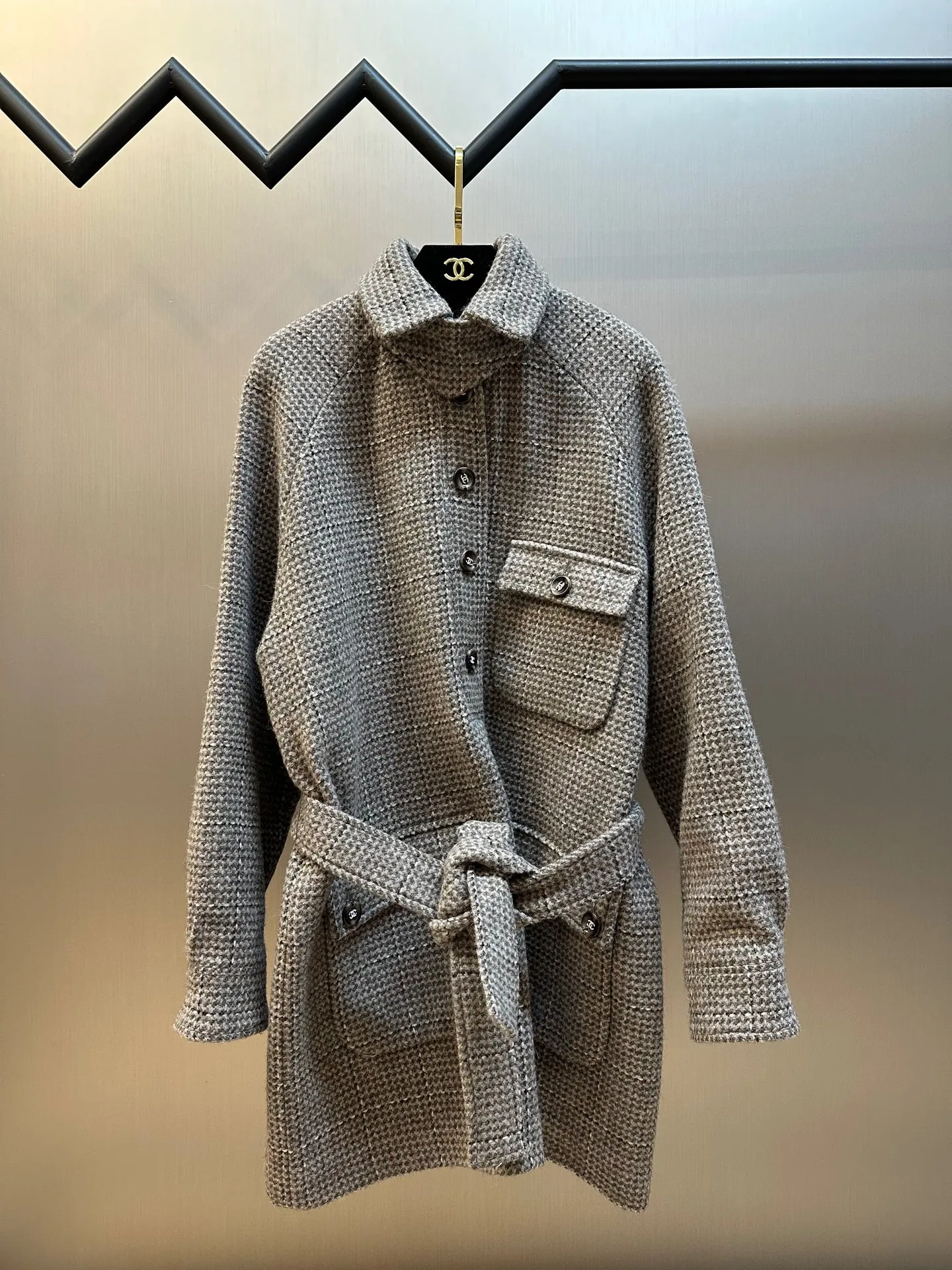 🅿️1440 Chanel tweed jacket, the same style as G-Dragon~ Customized high-end floral gray, plaid lapel small fragrant long coat, matched with a belt, high-end temperament!  size: 36.38.40