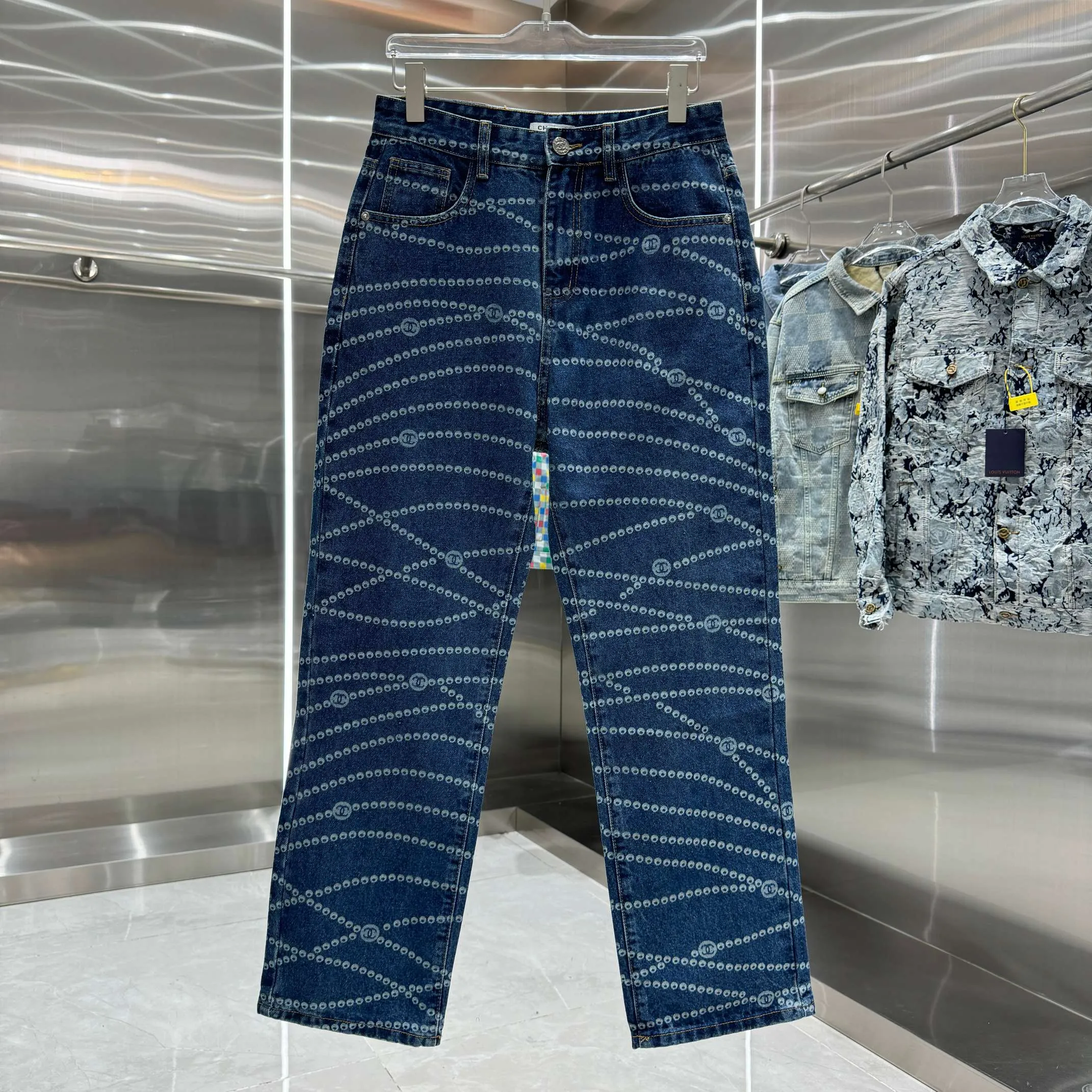 🅿️250 [New model on the shelves] 𝐂𝐇𝐀𝐍𝐄L 2025 spring and summer new jeans, Xiaoxiang trendy double C laser burning process! Original development of custom fabrics! A must-have item for Bai Fumei. The slimming artifact looks great on your upper body! Original customized high-weave organic cotton denim with soft and delicate texture! The nostalgic retro wash has a fashionable and high-end tone! The original customized perfect trousers make the upper body look slimmer! The quality of workmanship depends on the details. Color Blue Size: 28 30 32 34 36
