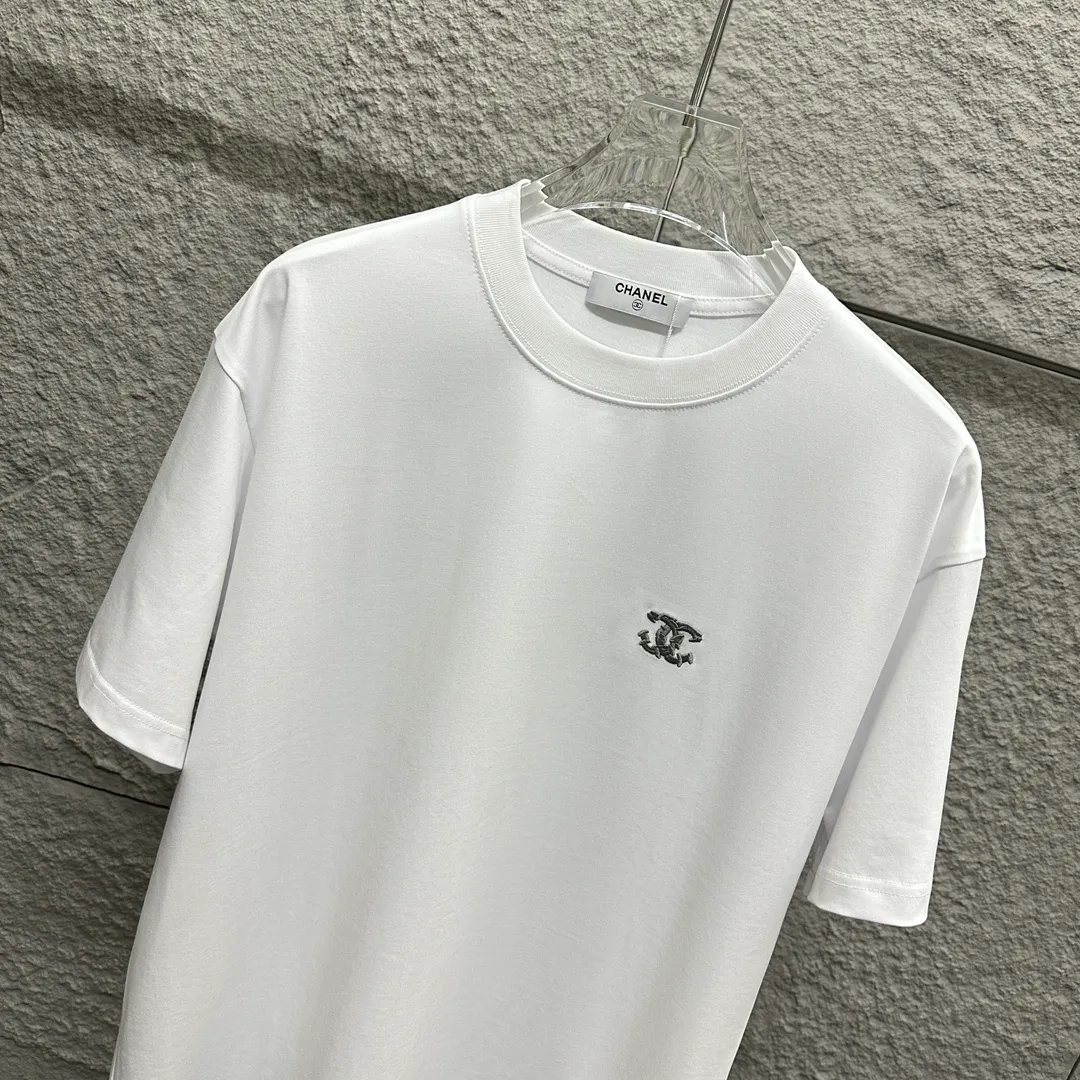 🅿️190 CHANE*Chanel*er 2025 spring and summer new style Classic bamboo letter embroidery Personalized three-dimensional silicone armband Customized double yarn plain cotton fabric Short-sleeved T-shirt Unisex Size: S (90-130 catties) M (120-150 catties) L (140-165 catties) XL (160-180 catties) XXL (180-210 pounds) Color: black white