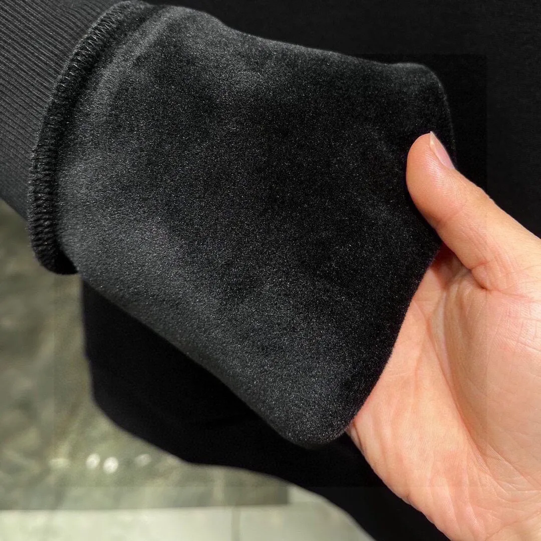 🅿️460 brand [CHANEL Chanel] (velvet and thickened) 2025 spring new product, celebrities' favorite fashion-flavored casual suit, clean and neat tailoring, full of urban style. Made of high-quality custom-made fabrics, the inner warmth is excellent, the hand feels soft and dry, and the upper body effect is crisp and stylish. The three-dimensional cutting process and the pattern are all of high standards, and the silhouette version has the right benefits! It is not tight at all, and you feel good when you put it on. So many top-quality raw materials create high-end products with unparalleled value. It is the first choice for high-end fashion people. (Size: M-4XL can wear up to 200 pounds)