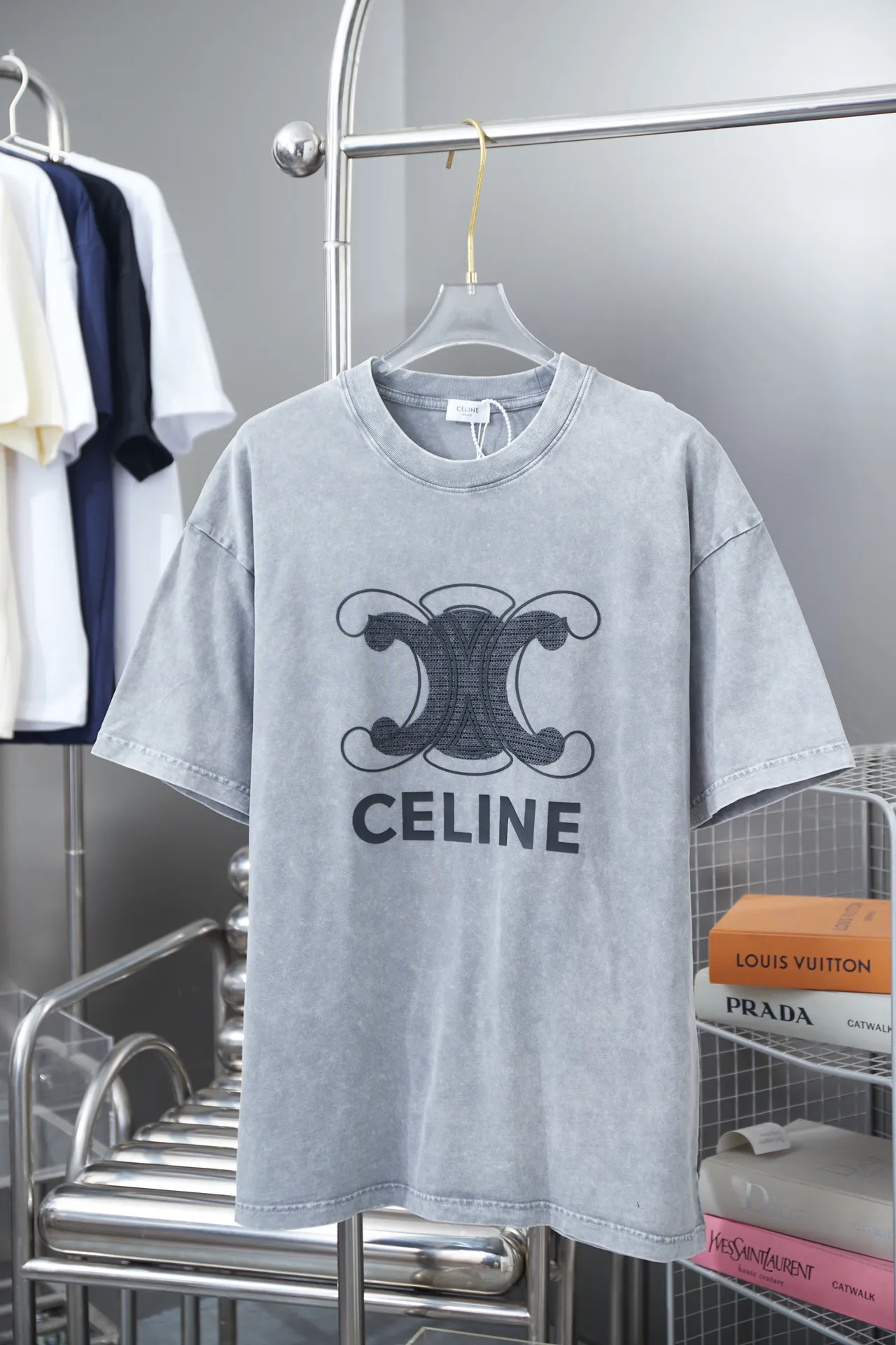 🅿️210 CELIN* 25SS early spring new style, appliqué letter printed short sleeves, light luxury, essential item for daily commuting for men and women, correct version, welcome to compare, detailed features · 280g 100% pure cotton double yarn jersey fabric · Custom dyed in the same cylinder, special thickened 32 pieces double-strand 1X1 thread · Laser towel patch design ➕ thick version of waji letter design. Ready-to-wear dyeing Then do the faded fried snowflake process, then wash with water to make it look old. General washing to improve the effect · Double-needle stitching across seams · Original main mark, washed tag, branded moisture-proof paper packaging Color: black/grey/green Size: S/M/L/XL