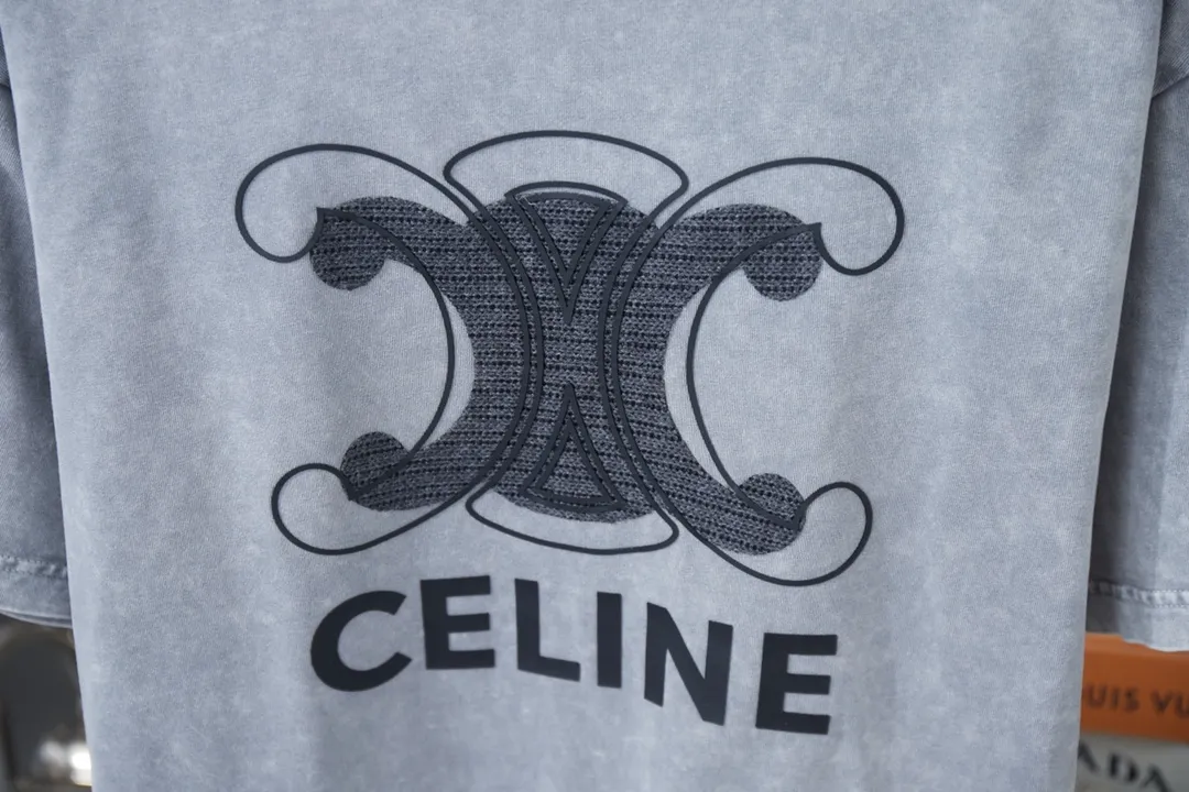 🅿️210 CELIN* 25SS early spring new style, appliqué letter printed short sleeves, light luxury, essential item for daily commuting for men and women, correct version, welcome to compare, detailed features · 280g 100% pure cotton double yarn jersey fabric · Custom dyed in the same cylinder, special thickened 32 pieces double-strand 1X1 thread · Laser towel patch design ➕ thick version of waji letter design. Ready-to-wear dyeing Then do the faded fried snowflake process, then wash with water to make it look old. General washing to improve the effect · Double-needle stitching across seams · Original main mark, washed tag, branded moisture-proof paper packaging Color: black/grey/green Size: S/M/L/XL