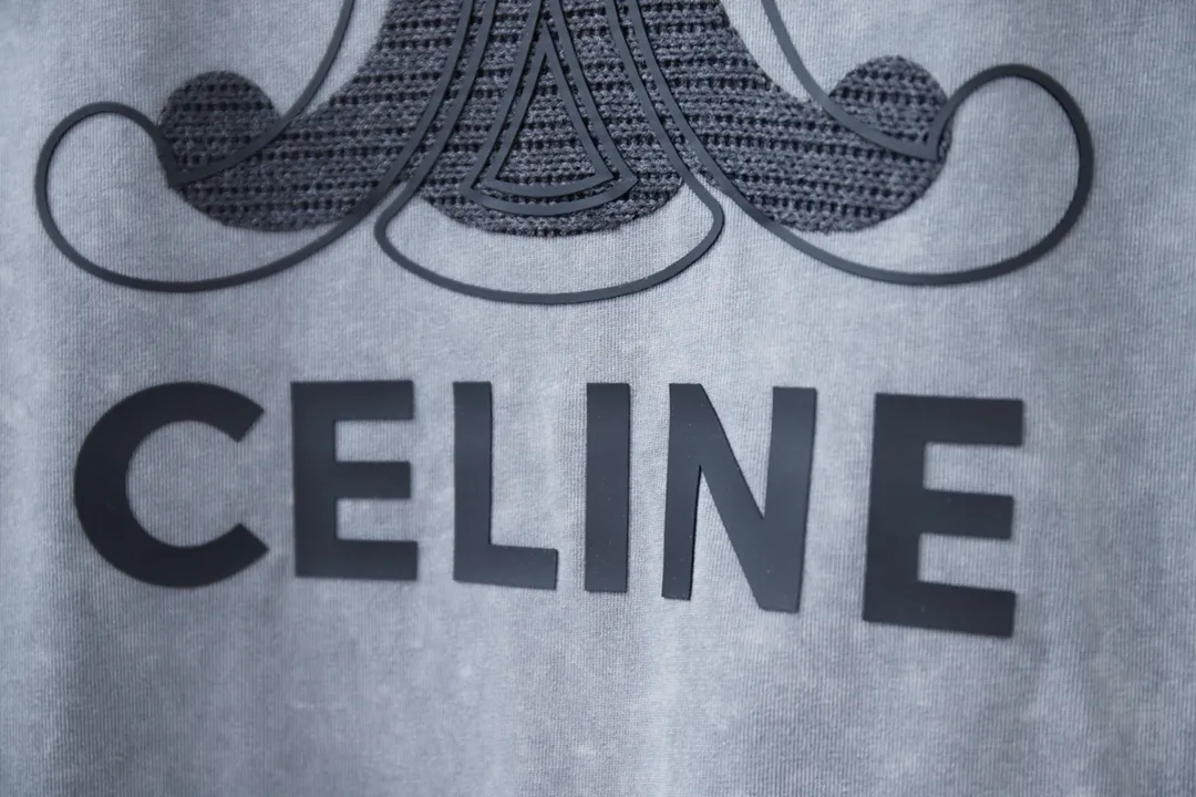 🅿️210 CELIN* 25SS early spring new style, appliqué letter printed short sleeves, light luxury, essential item for daily commuting for men and women, correct version, welcome to compare, detailed features · 280g 100% pure cotton double yarn jersey fabric · Custom dyed in the same cylinder, special thickened 32 pieces double-strand 1X1 thread · Laser towel patch design ➕ thick version of waji letter design. Ready-to-wear dyeing Then do the faded fried snowflake process, then wash with water to make it look old. General washing to improve the effect · Double-needle stitching across seams · Original main mark, washed tag, branded moisture-proof paper packaging Color: black/grey/green Size: S/M/L/XL