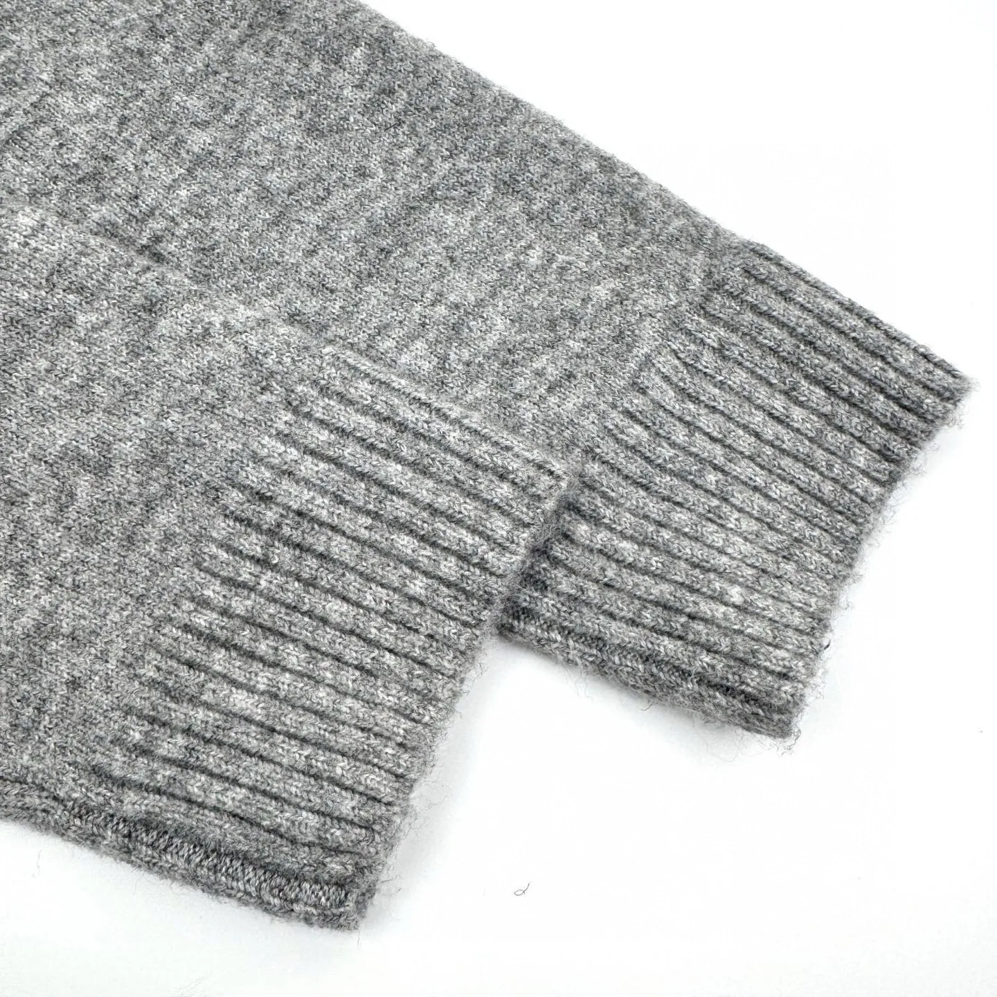 🅿️500 [Exclusive supply] Chanel schoolbag button crew neck sweater (grey) The fabric is made of custom-woven floral velvet with wool fabric. It has a natural luster and is soft and skin-friendly. It is based on deep black. It is not noisy but has its own light. The shoulders are cleverly integrated into the iconic Chanel schoolbag button design. It is like a smart musical note. It injects a luxurious soul into the simple silhouette. It fits the body lines with a lazy yet elegant posture. It is more calm and restrained under the black rendering. It forms an elegant scenery by itself, using three-dimensional seams. It uses specific sewing methods at the seams to make clothes more three-dimensional and fit the body. The workmanship is cumbersome and complex, and manual sewing machines are required to start and nail the buttons. Precisely start the needle at the starting point of the buttons. Use high-quality needle threads and special sewing machines to sew at a constant speed along the preset path to maintain uniform strength. Ensure beautiful seams, and soften and deodorize the garments through washing. The clothes are deeply cleaned and deodorized through professional washing equipment and specific detergents. Improves the feel and appearance of clothing. Size:38-40-42-44-46