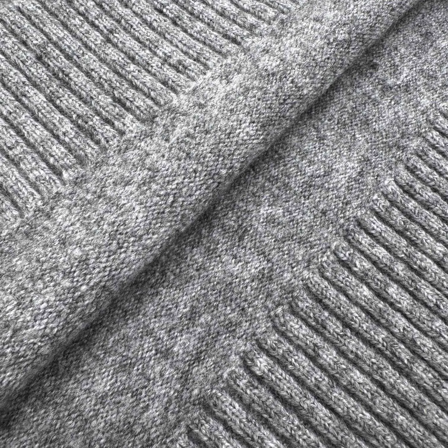 🅿️500 [Exclusive supply] Chanel schoolbag button crew neck sweater (grey) The fabric is made of custom-woven floral velvet with wool fabric. It has a natural luster and is soft and skin-friendly. It is based on deep black. It is not noisy but has its own light. The shoulders are cleverly integrated into the iconic Chanel schoolbag button design. It is like a smart musical note. It injects a luxurious soul into the simple silhouette. It fits the body lines with a lazy yet elegant posture. It is more calm and restrained under the black rendering. It forms an elegant scenery by itself, using three-dimensional seams. It uses specific sewing methods at the seams to make clothes more three-dimensional and fit the body. The workmanship is cumbersome and complex, and manual sewing machines are required to start and nail the buttons. Precisely start the needle at the starting point of the buttons. Use high-quality needle threads and special sewing machines to sew at a constant speed along the preset path to maintain uniform strength. Ensure beautiful seams, and soften and deodorize the garments through washing. The clothes are deeply cleaned and deodorized through professional washing equipment and specific detergents. Improves the feel and appearance of clothing. Size:38-40-42-44-46