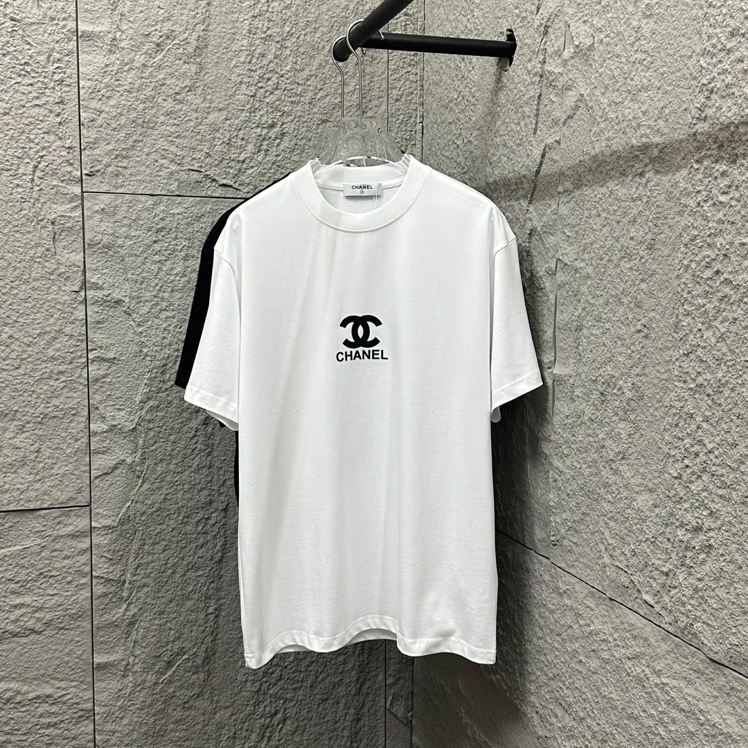 🅿️180 CHANE*Chanel*er 2025 spring and summer new style Classic totem letters Three-dimensional silicone technology Customized double yarn plain cotton fabric Short-sleeved T-shirt Same style for men and women Color: black white Size: S (90-130 pounds) M (120-150 pounds) L (140-165 pounds) XL (160-180 pounds) XXL (180-210 pounds)
