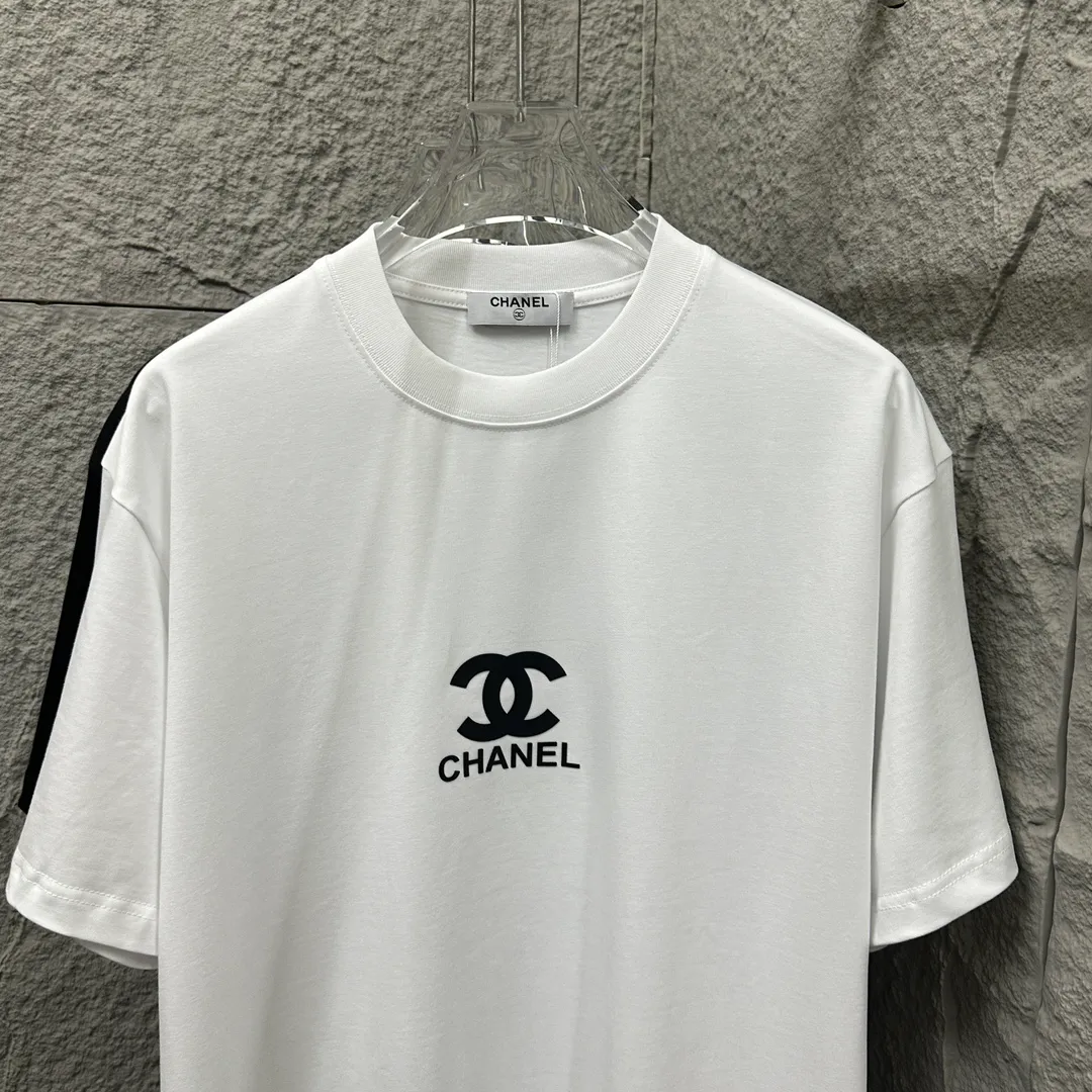 🅿️180 CHANE*Chanel*er 2025 spring and summer new style Classic totem letters Three-dimensional silicone technology Customized double yarn plain cotton fabric Short-sleeved T-shirt Same style for men and women Color: black white Size: S (90-130 pounds) M (120-150 pounds) L (140-165 pounds) XL (160-180 pounds) XXL (180-210 pounds)