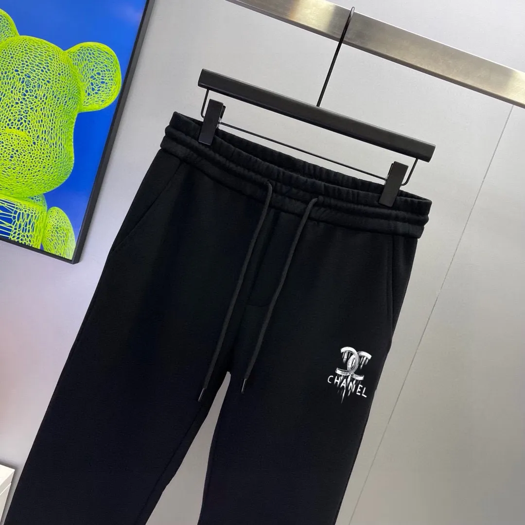 🅿️400 [CHANEL Chanel] (Gospel for Fatty) hot-selling suit is coming. Focus on the original version of the official website. 2025 new hot-selling cardigan and sweatshirt suit. The original order is the best. 🇭🇰The meticulous work of top designers. Just for a fitting and perfect upper body effect. 100% natural high-quality Roman cotton, close-fitting comfort, noble and elegant! Original hardware embodies elegance and nobility! Counter size: M-5XL (maximum wear up to 220 pounds)