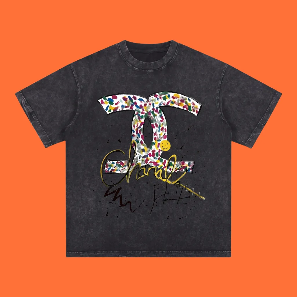 🅿️200 (profit from cooperation) High-end quality Chanel 2025 Fall Spring and Summer Series Double C graffiti art short-sleeved T-shirt Adopt imported Kornit digital direct-injection printing Custom-dyed high-quality trendy brand 26-count double yarn 100% washed 300G Ready-made garments dyed ➕ washed and stir-fried snow OS loose version Unisex size: S.M.L.XL.2XL