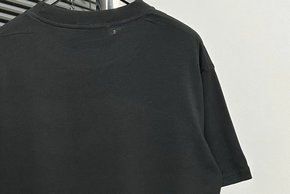 🅿️170 【ChaneL】Xiaoxiangfeng 25ss new round neck T-shirt. Pure cotton fabric, washed, soft and skin-friendly. The workmanship is meticulous, the thickness is moderate, the shape is simple and refined, independent and elegant. The same style for men and women, loose fit, fashionable and versatile for all ages. Color: Black White Size: XS-L