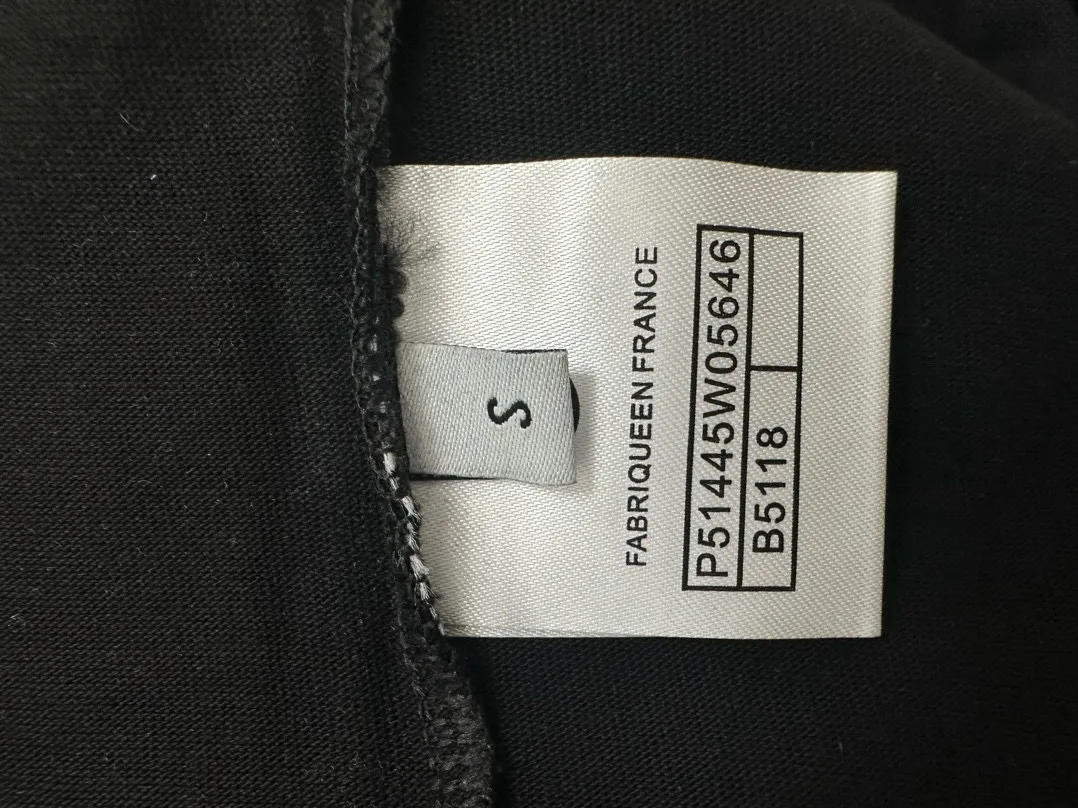 🅿️170 【ChaneL】Xiaoxiangfeng 25ss new round neck T-shirt. Pure cotton fabric, washed, soft and skin-friendly. The workmanship is meticulous, the thickness is moderate, the shape is simple and refined, independent and elegant. The same style for men and women, loose fit, fashionable and versatile for all ages. Color: Black White Size: XS-L