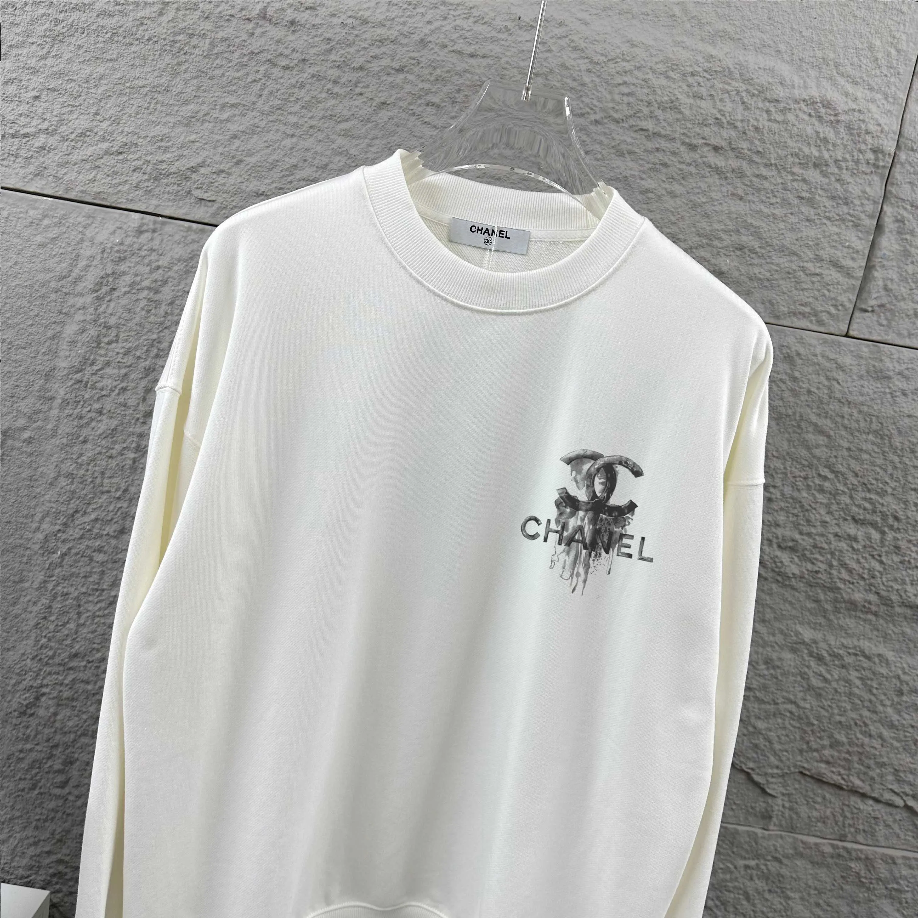 🅿️240 Chane*Chanel*er 2025 early autumn and winter new style Classic letter totem cross black and white print on the front and back Customized terry fabric Long-sleeved round neck sweatshirt Unisex size Size: S (90-130 pounds) M (120-150 pounds) L (140-165 pounds) XL (160-180 pounds) XXL (180-210 pounds) Color: black white
