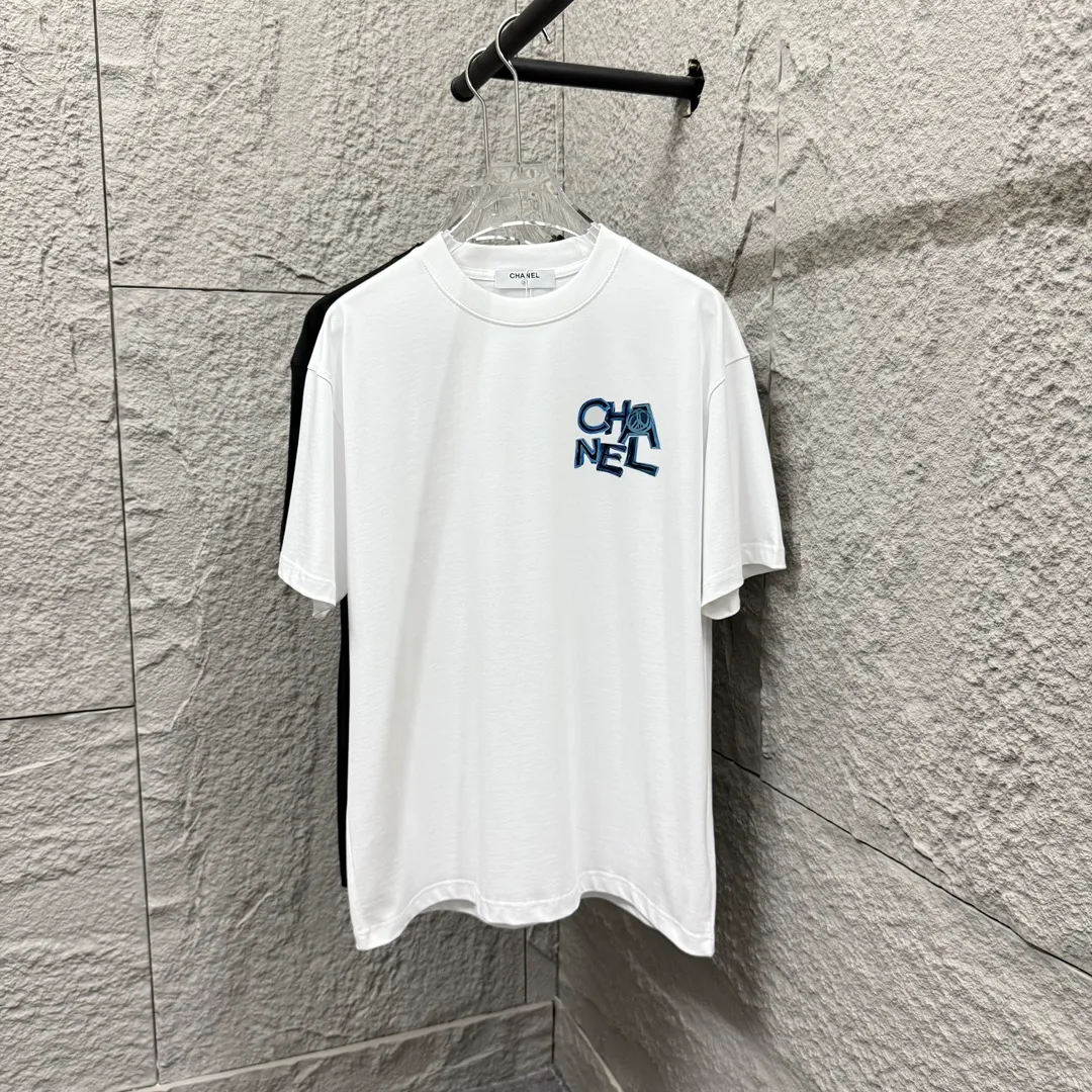 🅿️180 CHANE*Chanel*er 2025 spring and summer new style Classic letter printing Personalized printing on the back Customized double yarn plain cotton fabric Short-sleeved T-shirt Same style for men and women Size: S (90-130 catties) M (120-150 catties) L (140-165 catties) XL (160-180 catties) XXL (180-210 pounds) Color: black white
