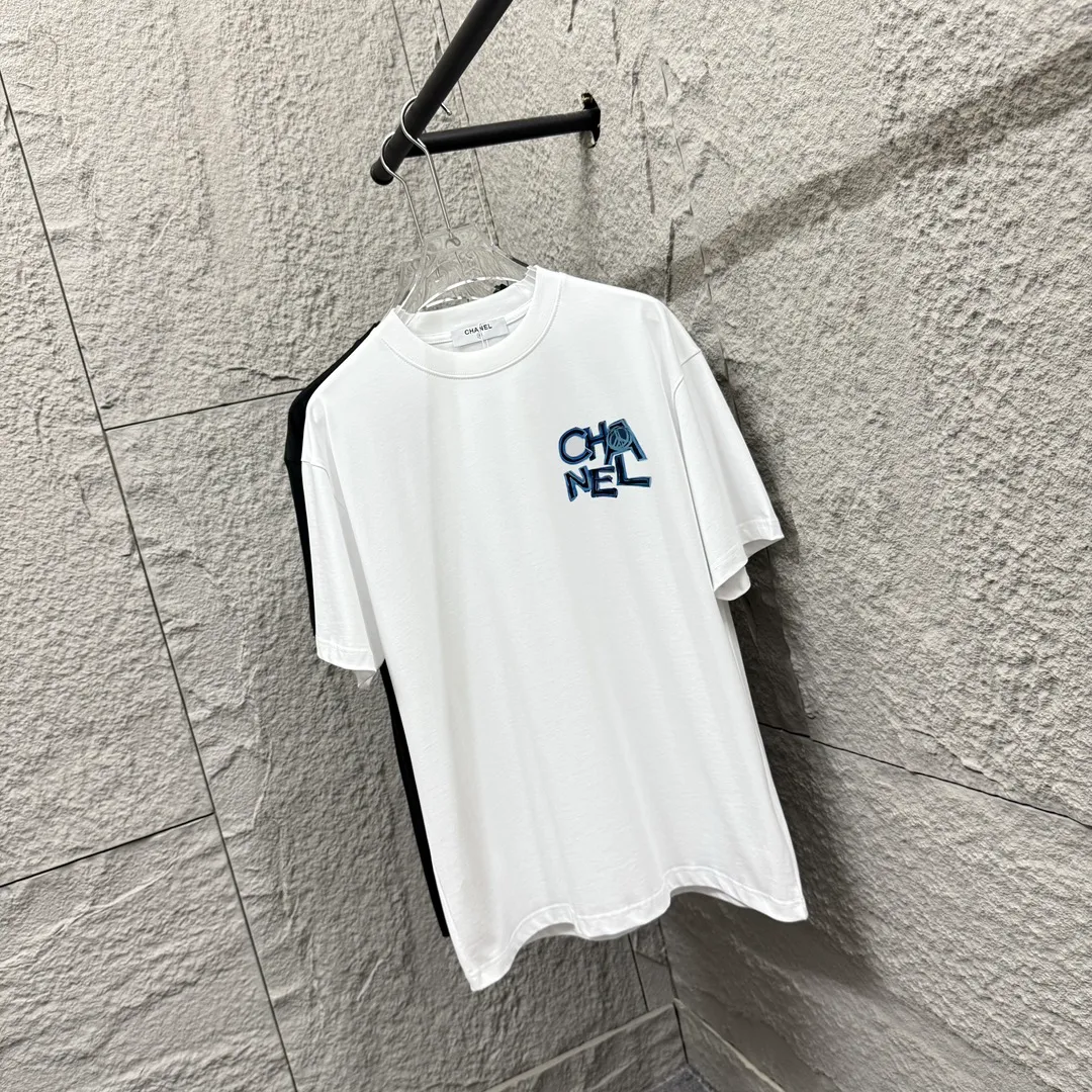 🅿️180 CHANE*Chanel*er 2025 spring and summer new style Classic letter printing Personalized printing on the back Customized double yarn plain cotton fabric Short-sleeved T-shirt Same style for men and women Size: S (90-130 catties) M (120-150 catties) L (140-165 catties) XL (160-180 catties) XXL (180-210 pounds) Color: black white