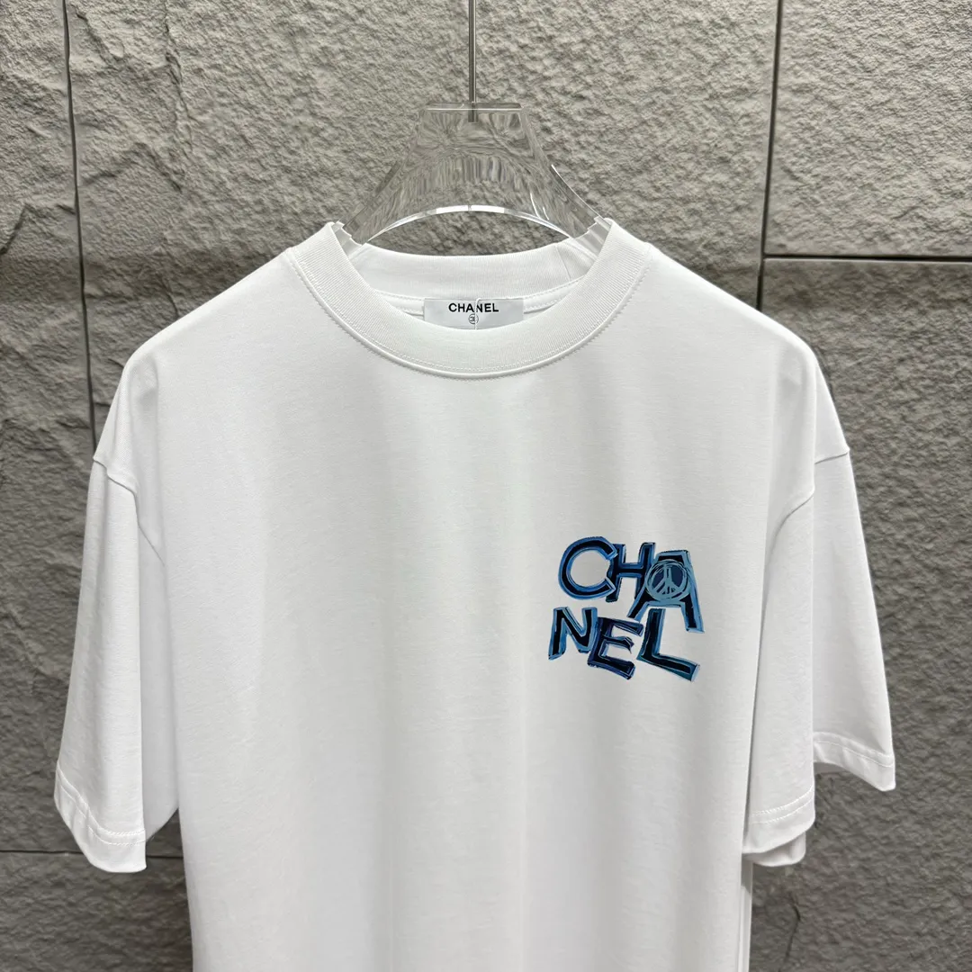 🅿️180 CHANE*Chanel*er 2025 spring and summer new style Classic letter printing Personalized printing on the back Customized double yarn plain cotton fabric Short-sleeved T-shirt Same style for men and women Size: S (90-130 catties) M (120-150 catties) L (140-165 catties) XL (160-180 catties) XXL (180-210 pounds) Color: black white