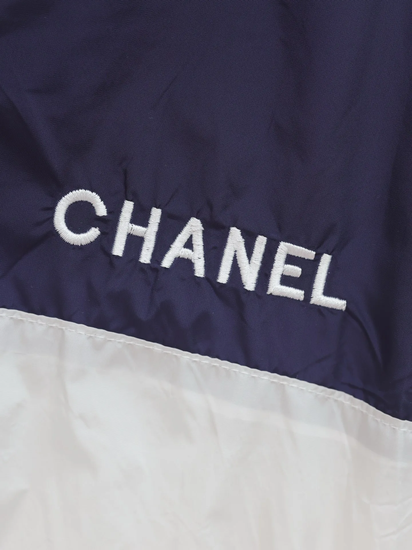 🅿️496 (one set is not sold separately) Chane*/Chanel 25 spring and summer new creative casual men's and women's same-style casual suits, which instantly kills the European and American trade private orders in the industry, the main item of the CHA**L family's 2022 official website, and the newly created letter logo pattern printing design! ! ! The upper body is super stylish. It is carefully produced by a trading company that specializes in overseas European and American orders. It is sold simultaneously in major Hong Kong and Macao famous stores. It is currently the most popular and versatile item on Chanel's official website! ! As a fashionable urban fashion item with unique temperament, it is made of classic slim fit, simple pattern design, and extraordinary new configuration. The fabric is made of top-grade polyester fabric supplied by customers. It feels smooth and drapey. I personally feel that a lot of effort has been put into the design of the pattern this time. Among tens of thousands of colors, Chanel's official designers carefully selected the most popular colors at the moment. The matching performance of this item is outstanding. The fineness of the fabric and the softness of the touch are unique advantages. It is a must-have for high-end fashion fans! ! ! There is really no need to say anything more about this classic and easy-to-wear style. As long as you choose it, it is absolutely suitable!  Size: M/L/XL/XXL