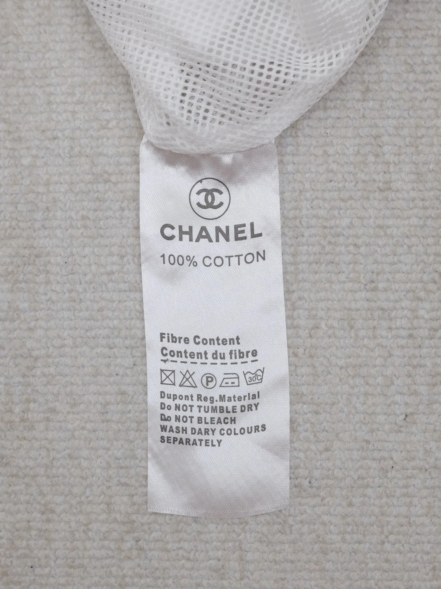 🅿️496 (one set is not sold separately) Chane*/Chanel 25 spring and summer new creative casual men's and women's same-style casual suits, which instantly kills the European and American trade private orders in the industry, the main item of the CHA**L family's 2022 official website, and the newly created letter logo pattern printing design! ! ! The upper body is super stylish. It is carefully produced by a trading company that specializes in overseas European and American orders. It is sold simultaneously in major Hong Kong and Macao famous stores. It is currently the most popular and versatile item on Chanel's official website! ! As a fashionable urban fashion item with unique temperament, it is made of classic slim fit, simple pattern design, and extraordinary new configuration. The fabric is made of top-grade polyester fabric supplied by customers. It feels smooth and drapey. I personally feel that a lot of effort has been put into the design of the pattern this time. Among tens of thousands of colors, Chanel's official designers carefully selected the most popular colors at the moment. The matching performance of this item is outstanding. The fineness of the fabric and the softness of the touch are unique advantages. It is a must-have for high-end fashion fans! ! ! There is really no need to say anything more about this classic and easy-to-wear style. As long as you choose it, it is absolutely suitable!  Size: M/L/XL/XXL