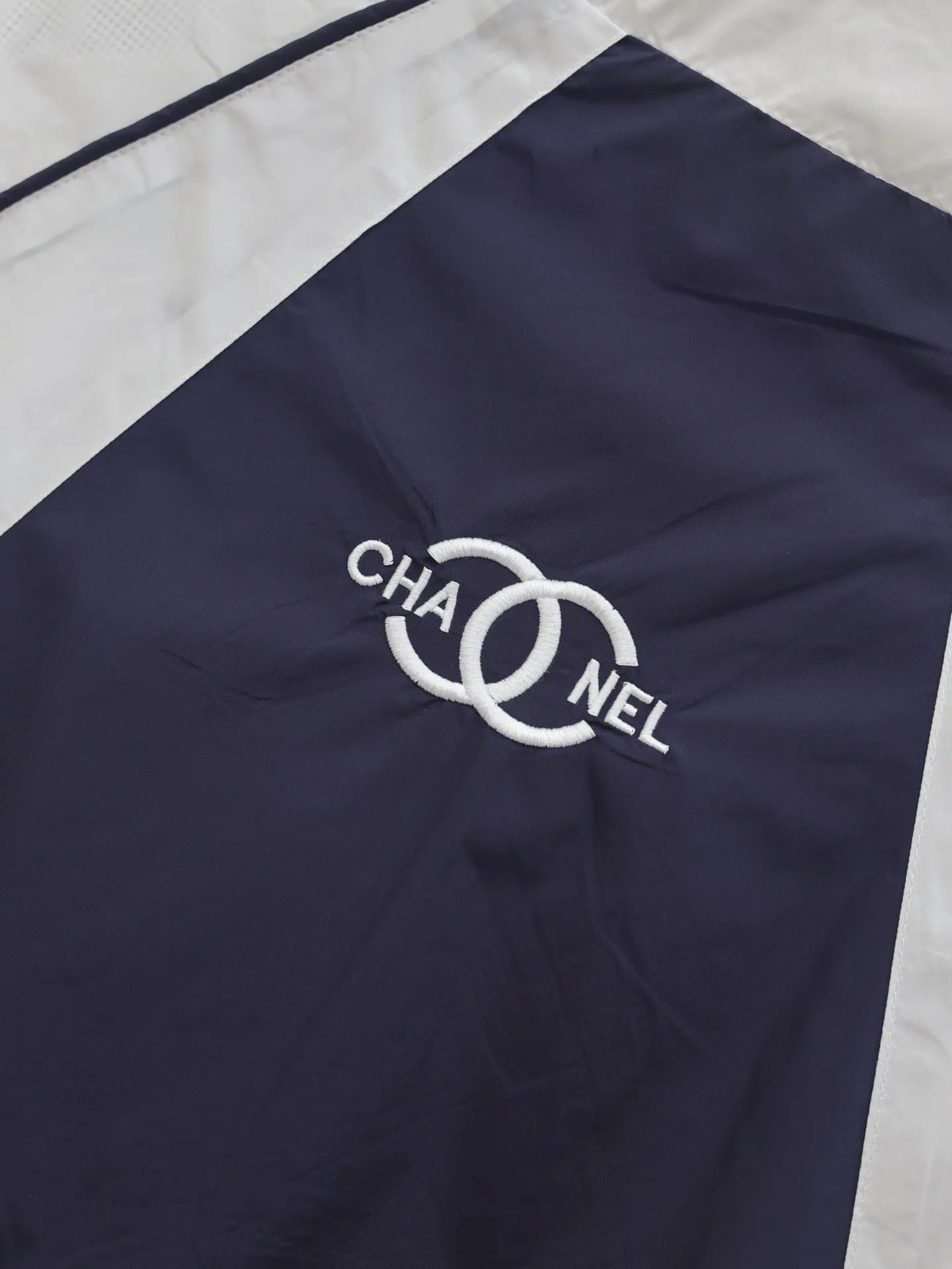 🅿️496 (one set is not sold separately) Chane*/Chanel 25 spring and summer new creative casual men's and women's same-style casual suits, which instantly kills the European and American trade private orders in the industry, the main item of the CHA**L family's 2022 official website, and the newly created letter logo pattern printing design! ! ! The upper body is super stylish. It is carefully produced by a trading company that specializes in overseas European and American orders. It is sold simultaneously in major Hong Kong and Macao famous stores. It is currently the most popular and versatile item on Chanel's official website! ! As a fashionable urban fashion item with unique temperament, it is made of classic slim fit, simple pattern design, and extraordinary new configuration. The fabric is made of top-grade polyester fabric supplied by customers. It feels smooth and drapey. I personally feel that a lot of effort has been put into the design of the pattern this time. Among tens of thousands of colors, Chanel's official designers carefully selected the most popular colors at the moment. The matching performance of this item is outstanding. The fineness of the fabric and the softness of the touch are unique advantages. It is a must-have for high-end fashion fans! ! ! There is really no need to say anything more about this classic and easy-to-wear style. As long as you choose it, it is absolutely suitable!  Size: M/L/XL/XXL