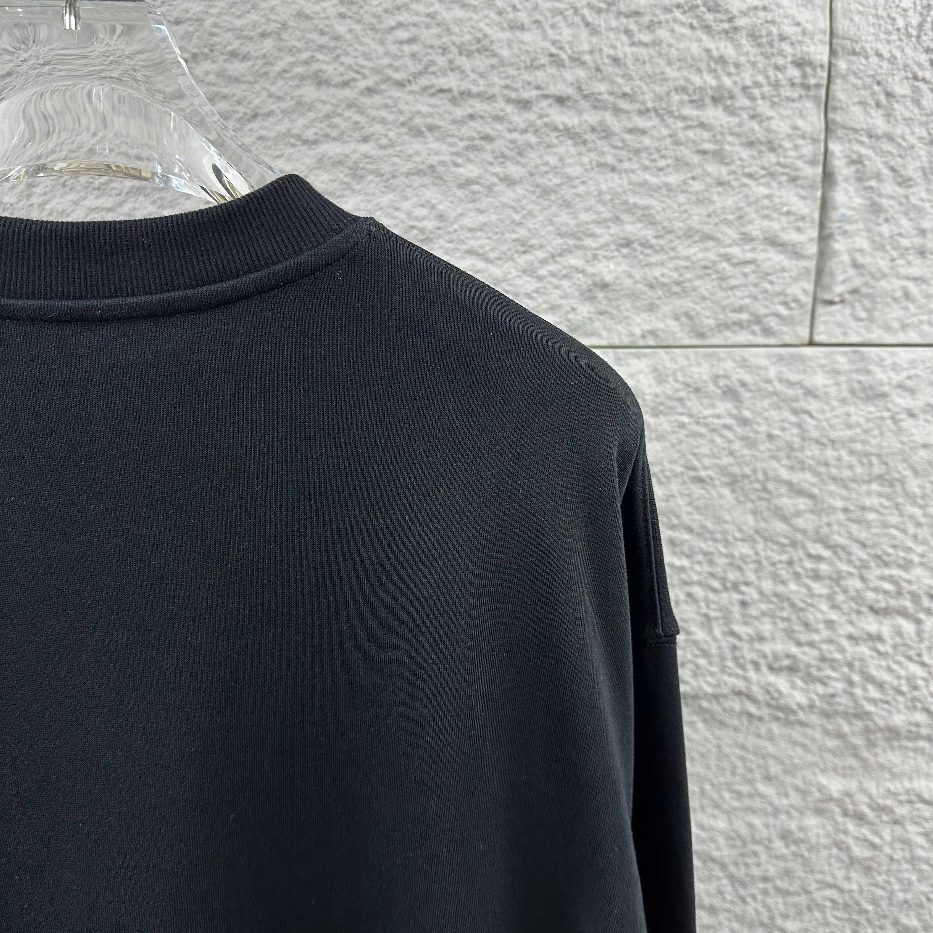 🅿️250 Chane*Chanel*er 2025 early autumn and winter new style, classic letter totem cross embroidery, custom terry fabric, long-sleeved round neck sweatshirt, same style for men and women. Size: S (90-130 pounds) M (120-150 pounds) L (140-165 pounds) XL (160-180 pounds) XXL (180-210 pounds) Color: black white