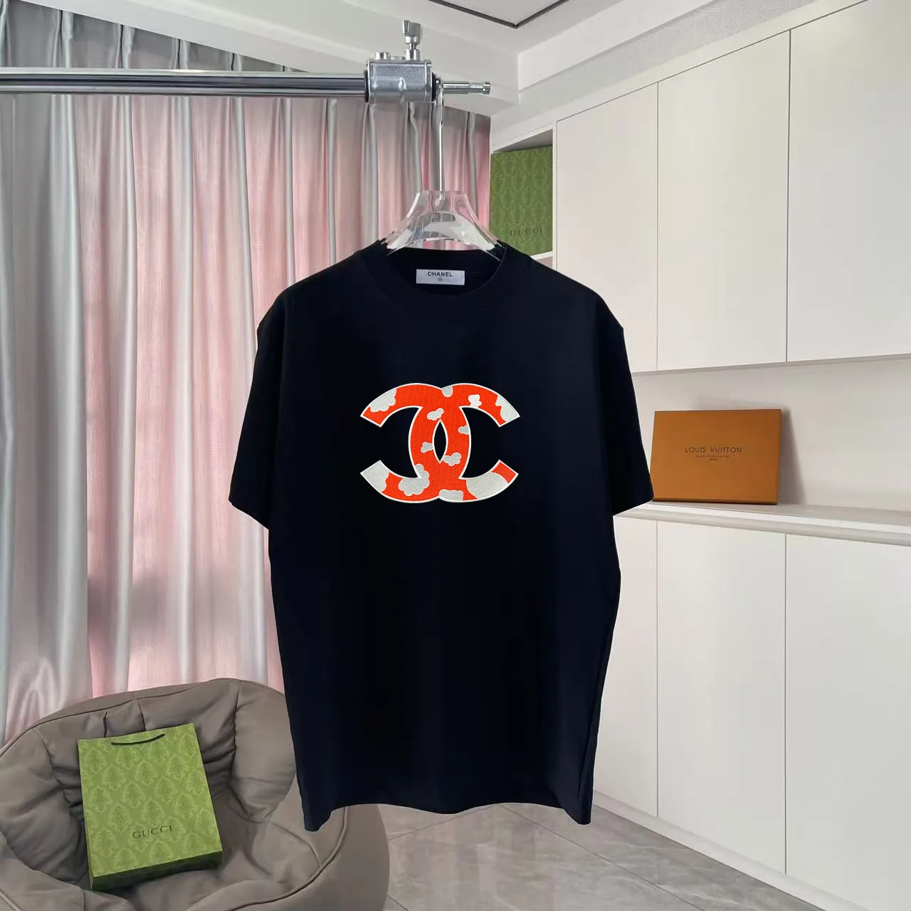 🅿️170 CHANE* Xiaoxiang 2025 Autumn New Style Double C Letter Logo Print Short Sleeve T-shirt Customized Fabric 300g Same Style for Men and Women Size: S M L XL XXL Five Codes Color: Black White Pink